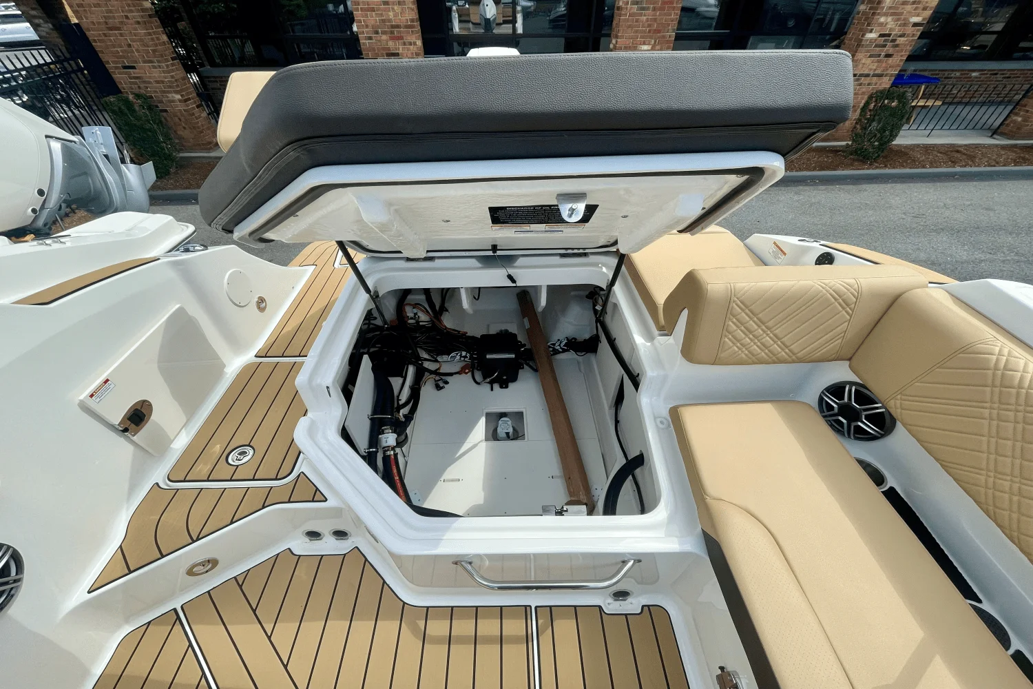 2026 Sea Ray SDX 230 Outboard Image Thumbnail #7