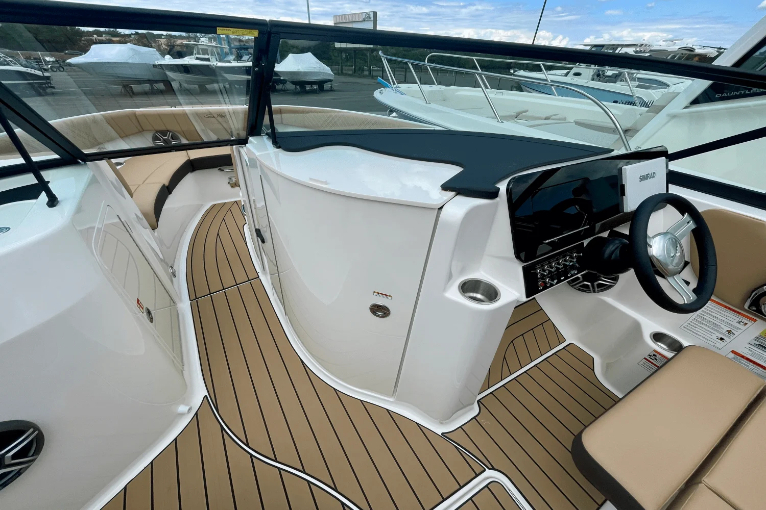 2026 Sea Ray SDX 230 Outboard Image Thumbnail #15