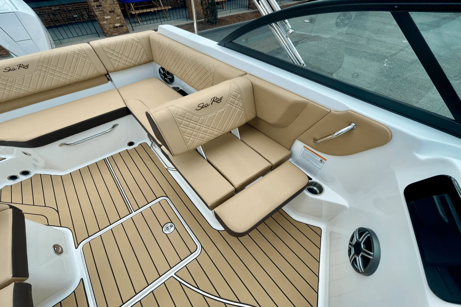 2026 Sea Ray SDX 230 Outboard Image Thumbnail #10