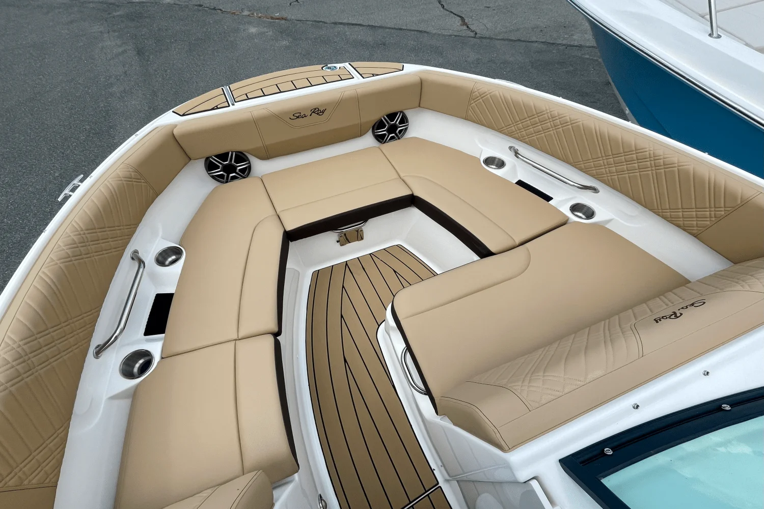 2026 Sea Ray SDX 230 Outboard Image Thumbnail #18