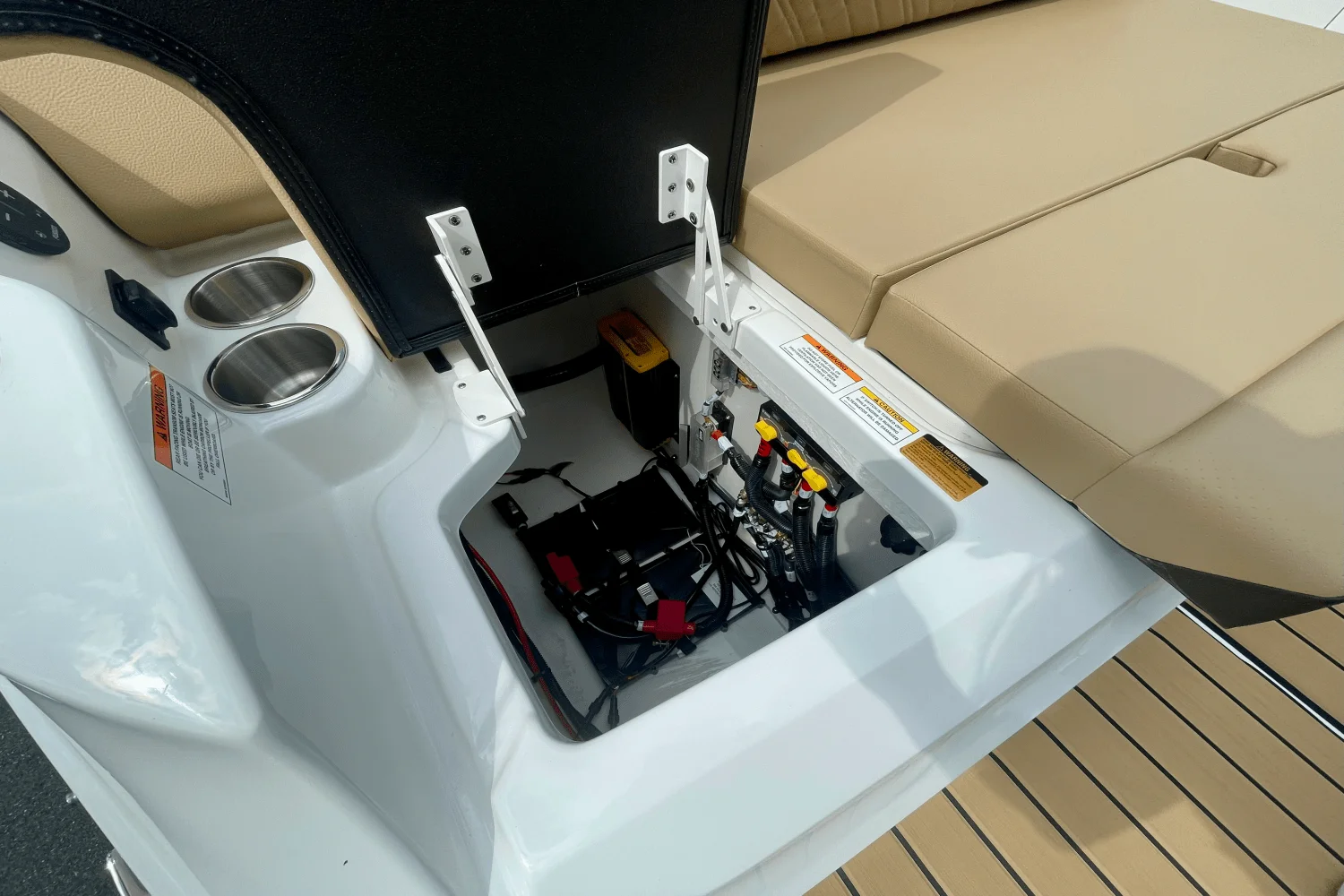 2026 Sea Ray SDX 230 Outboard Image Thumbnail #4