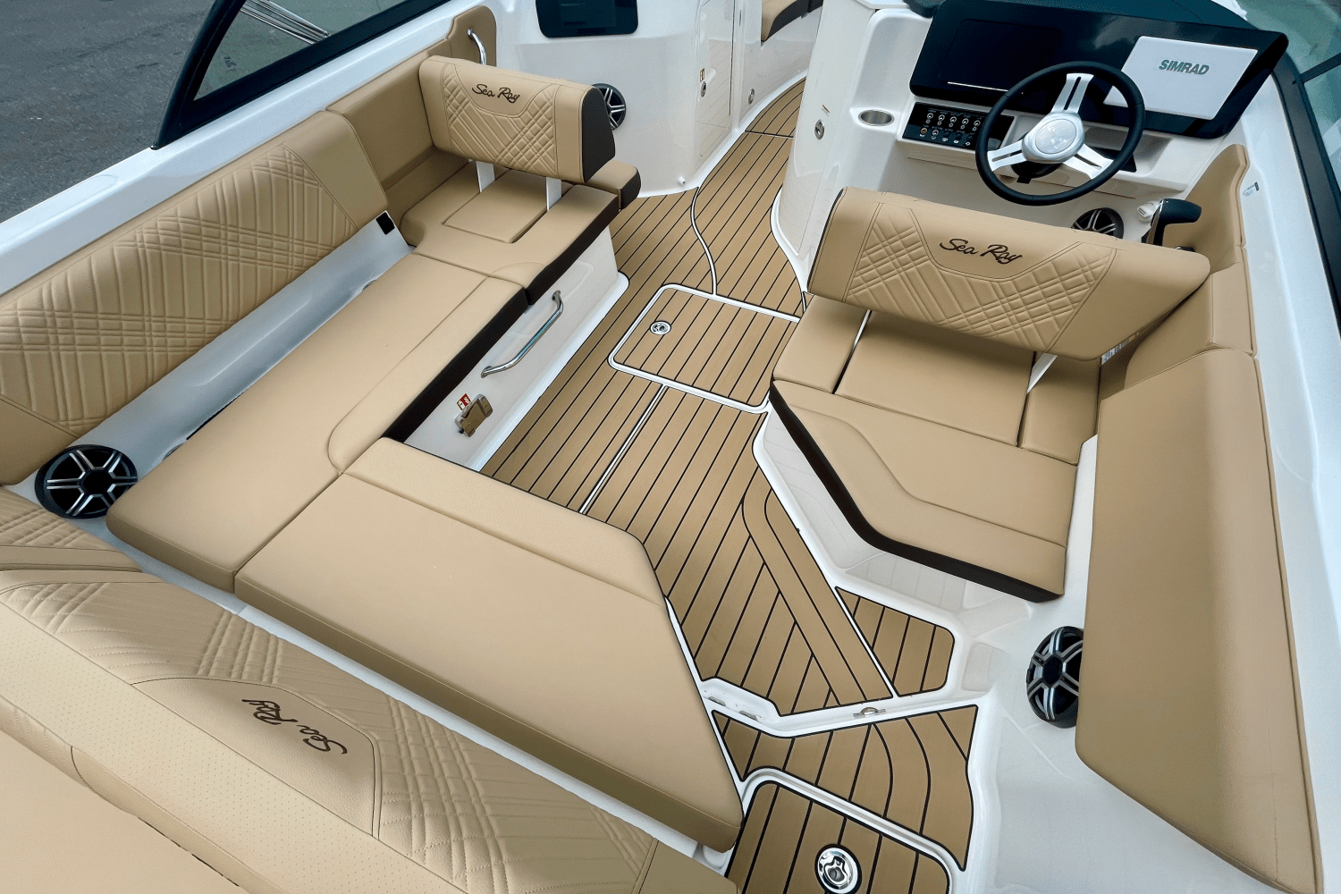 2026 Sea Ray SDX 230 Outboard Image Thumbnail #8