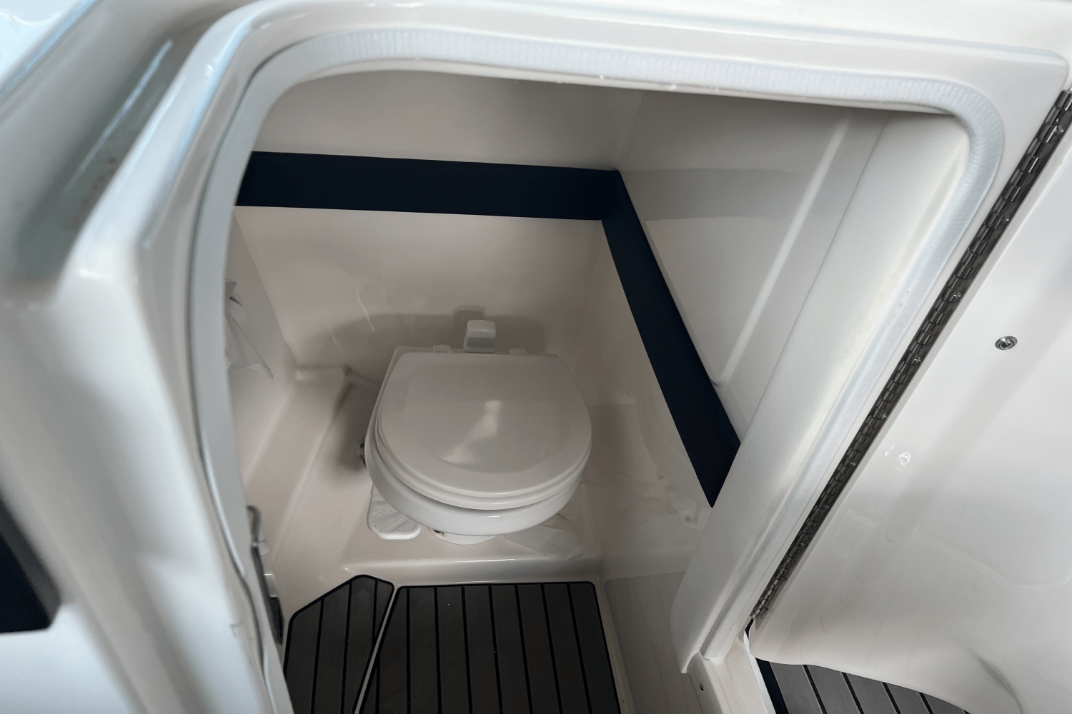 2023 Sea Ray 260 SLX Image Thumbnail #12