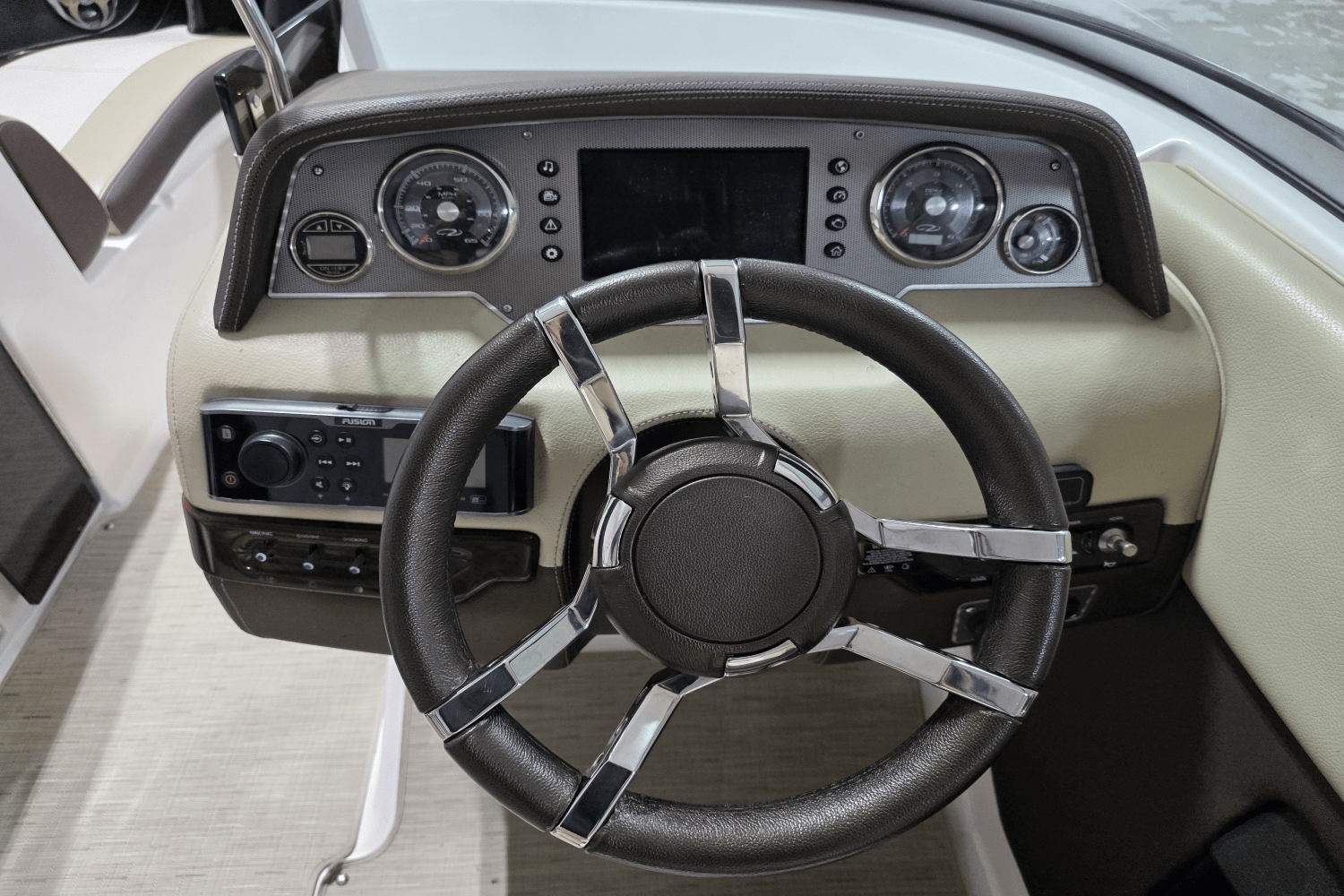2015 Regal 2500 Image Thumbnail #10