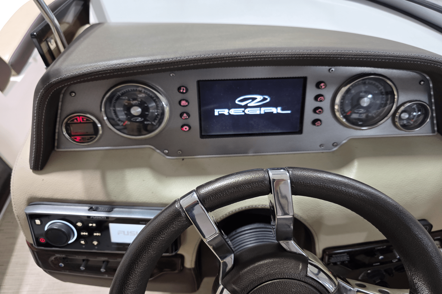 2015 Regal 2500 Image Thumbnail #11