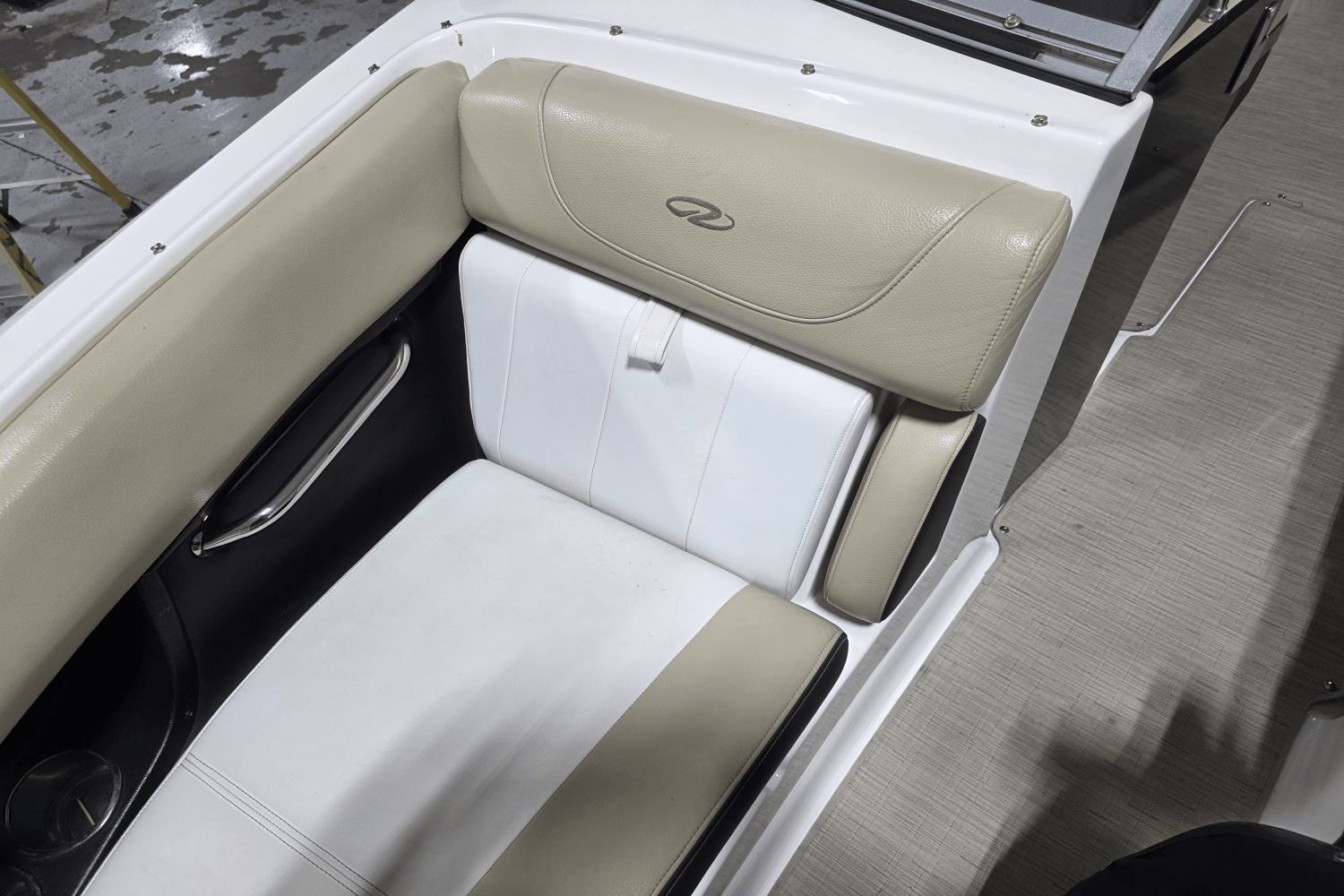 2015 Regal 2500 Image Thumbnail #17