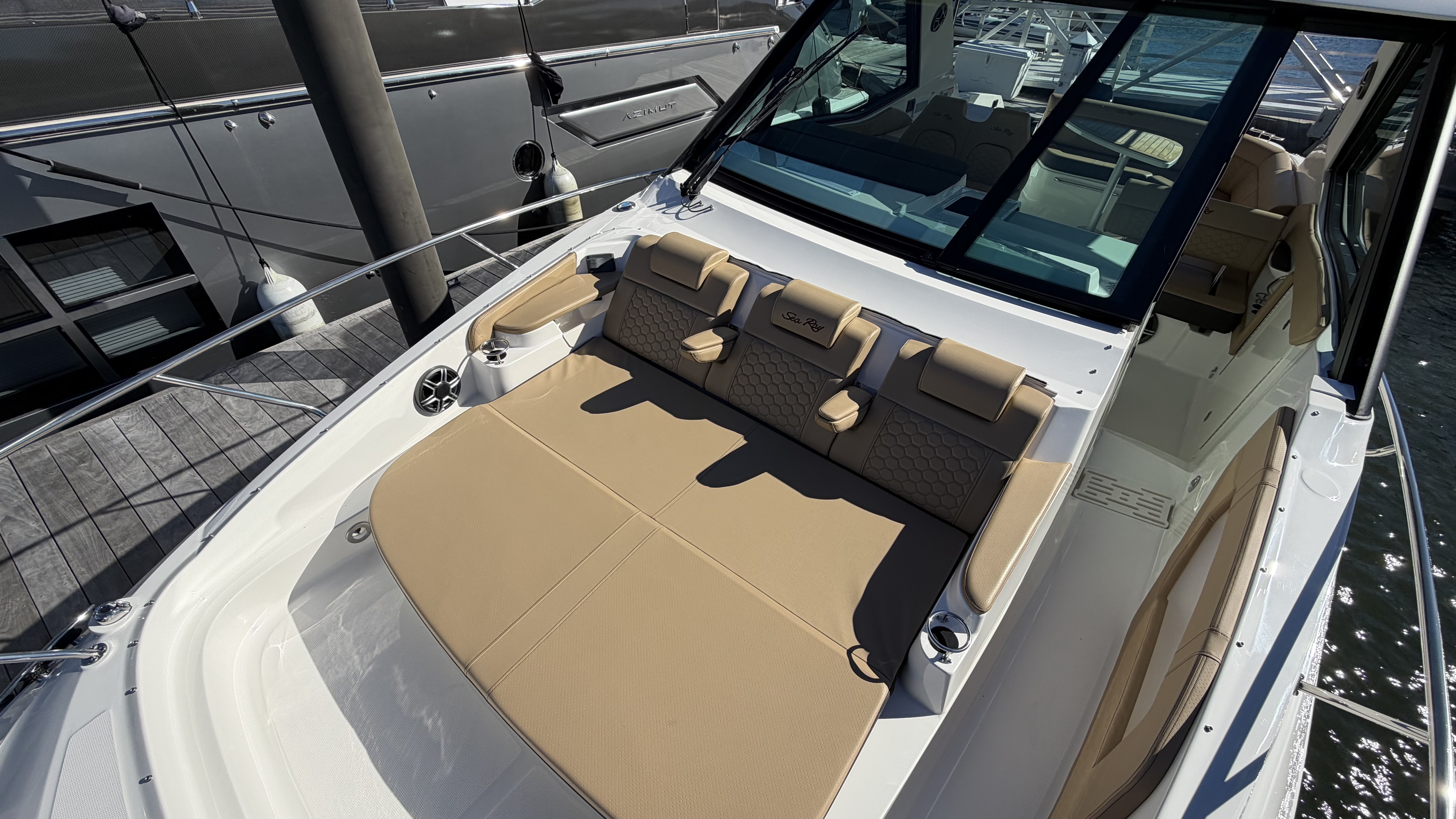 2026 Sea Ray Sundancer 320 Outboard Image Thumbnail #32