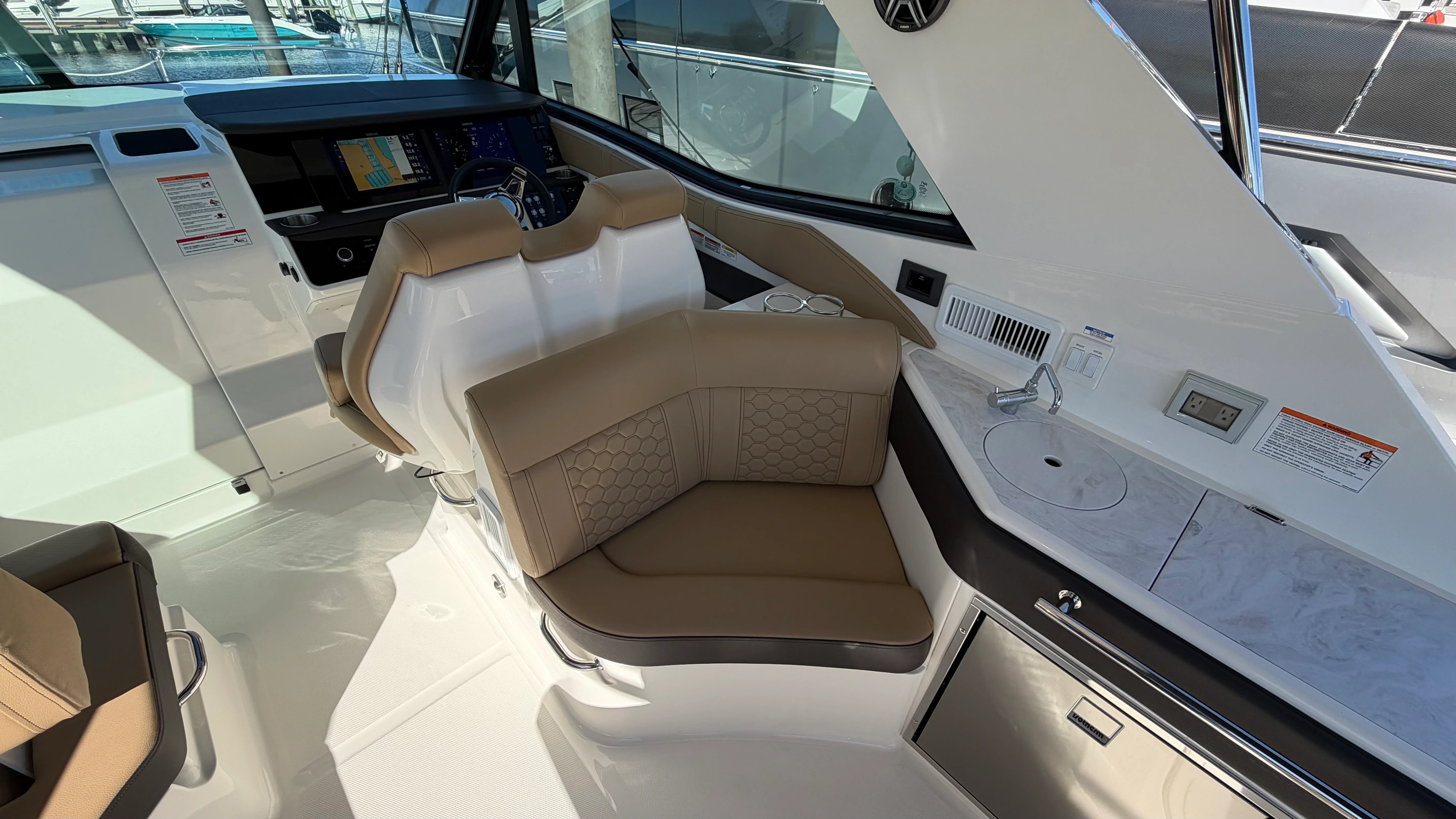 2026 Sea Ray Sundancer 320 Outboard Image Thumbnail #21