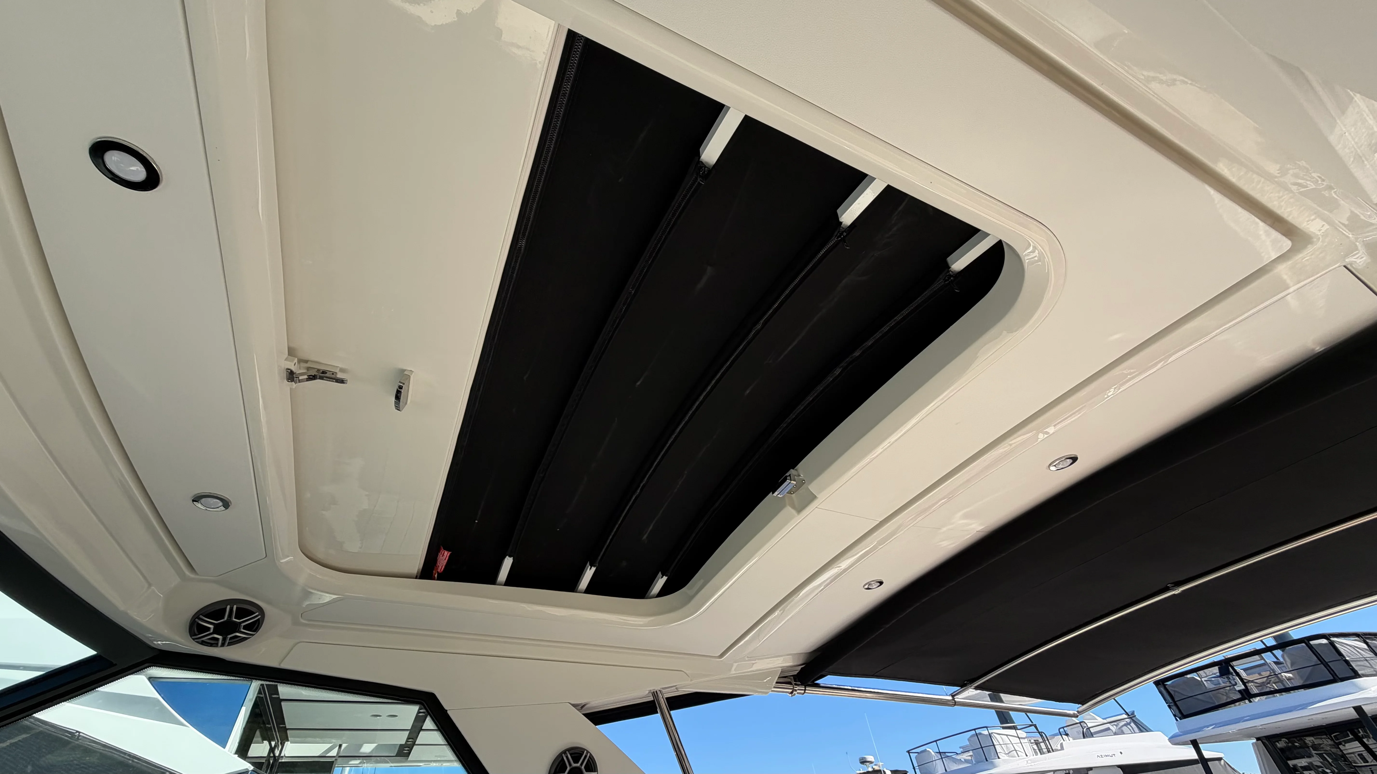 2026 Sea Ray Sundancer 320 Outboard Image Thumbnail #28