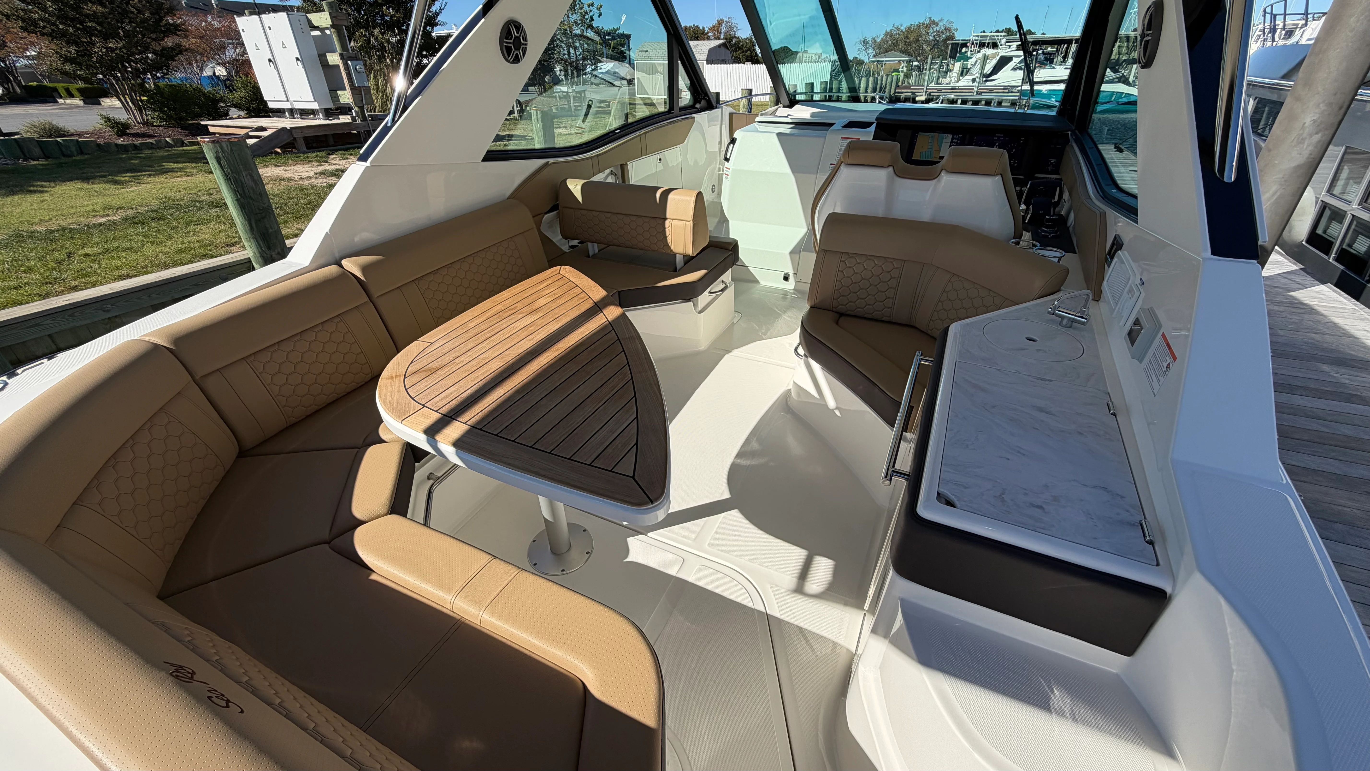 2026 Sea Ray Sundancer 320 Outboard Image Thumbnail #13