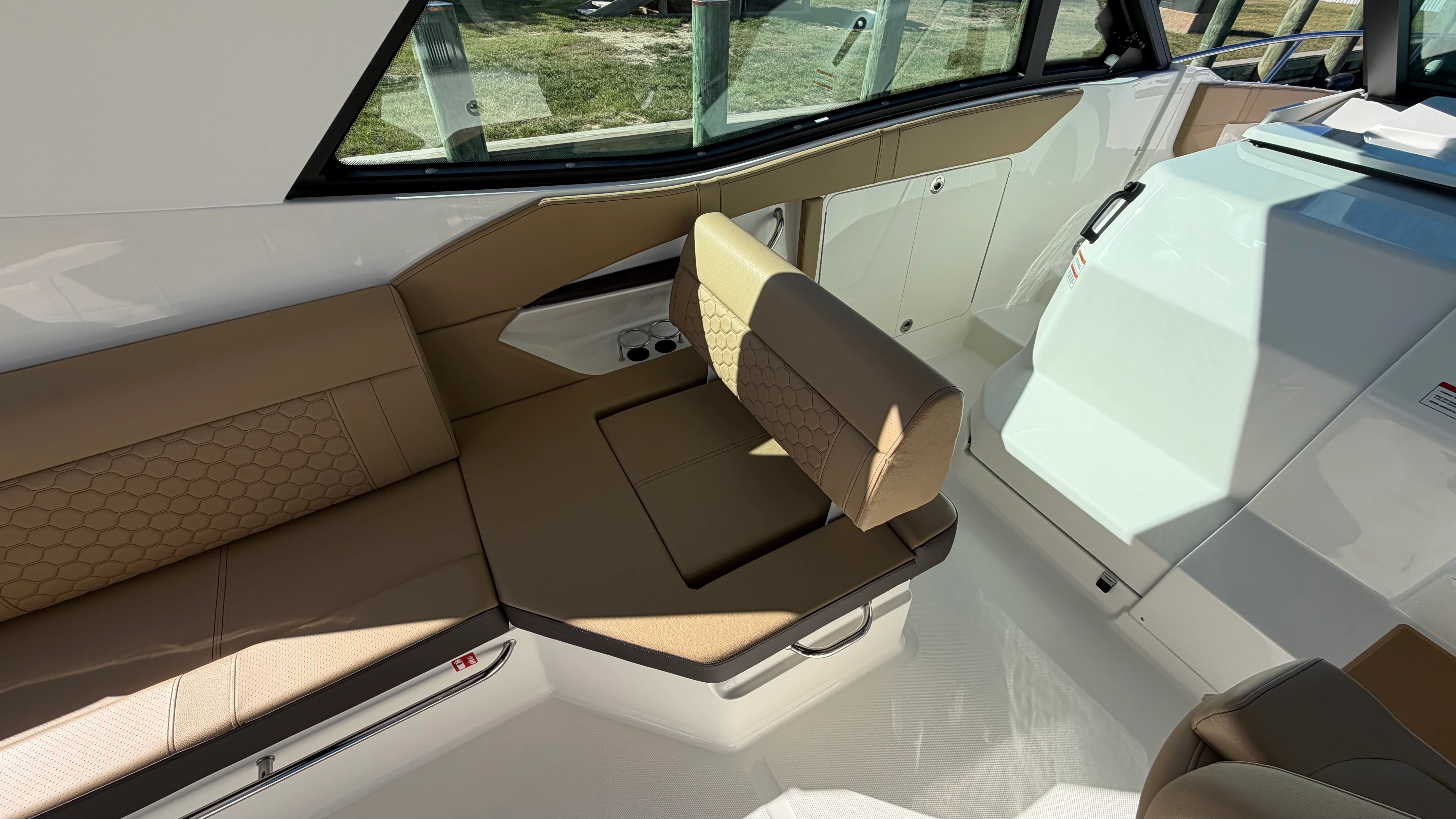 2026 Sea Ray Sundancer 320 Outboard Image Thumbnail #19