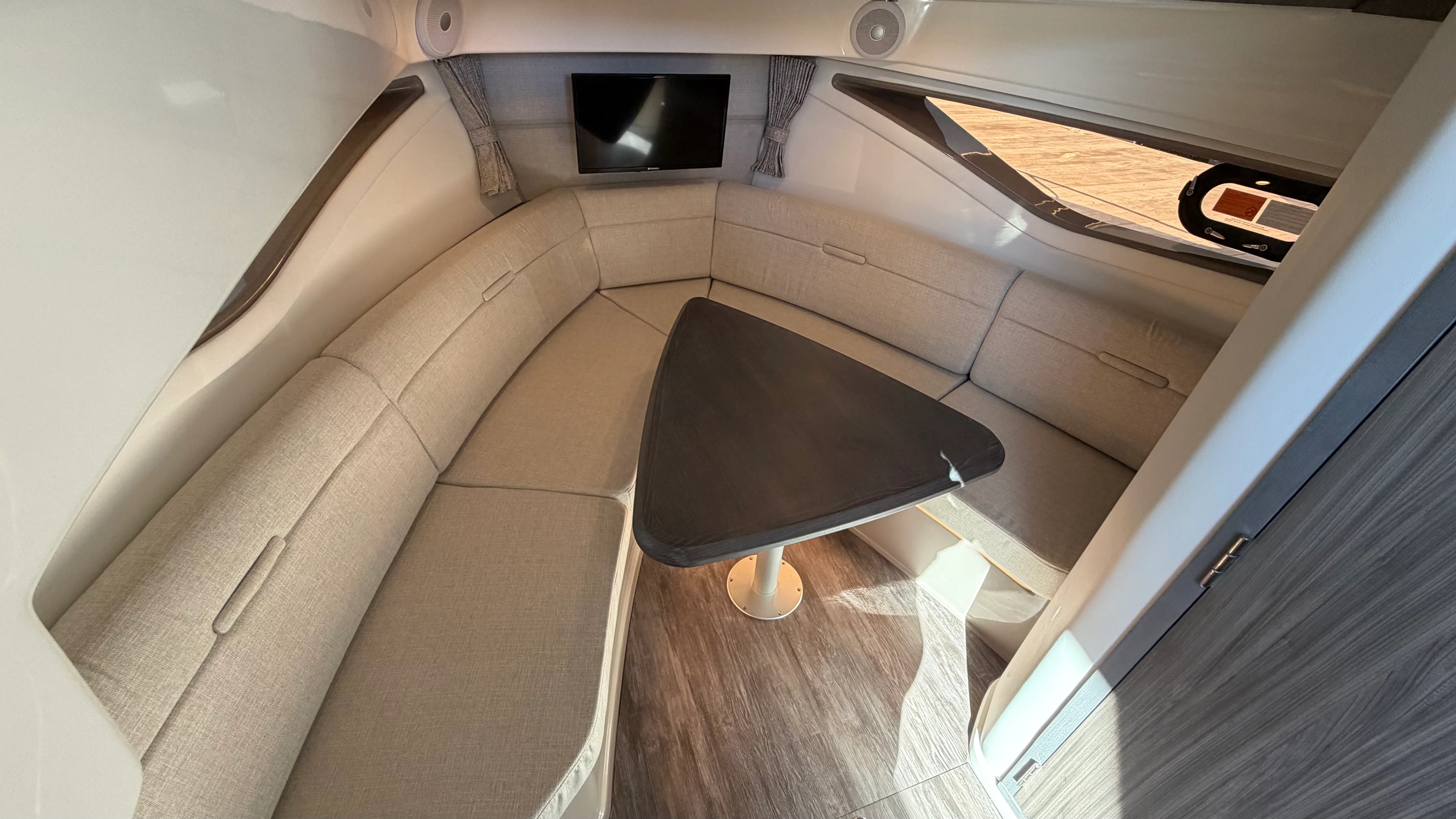 2026 Sea Ray Sundancer 320 Outboard Image Thumbnail #37