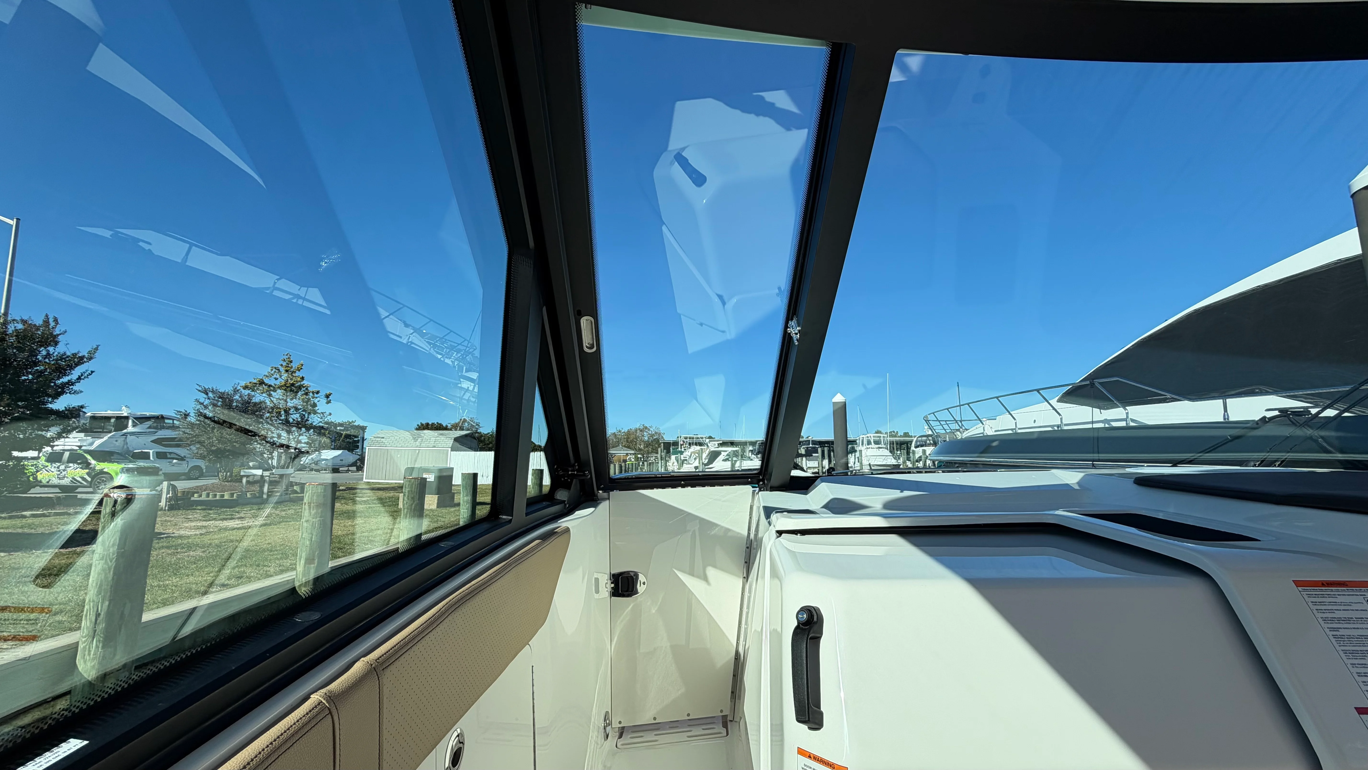 2026 Sea Ray Sundancer 320 Outboard Image Thumbnail #30