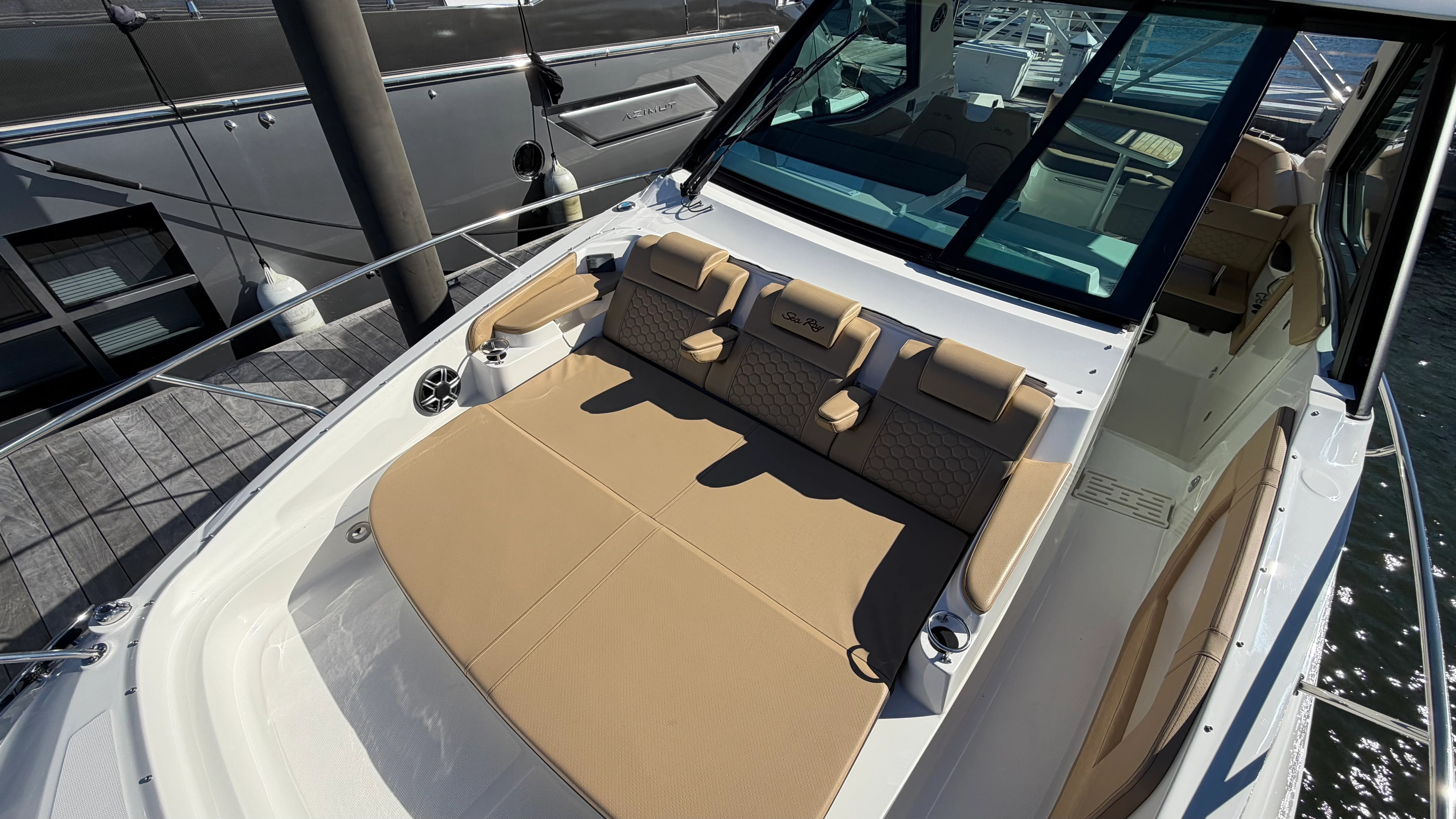 2026 Sea Ray Sundancer 320 Outboard Image Thumbnail #32