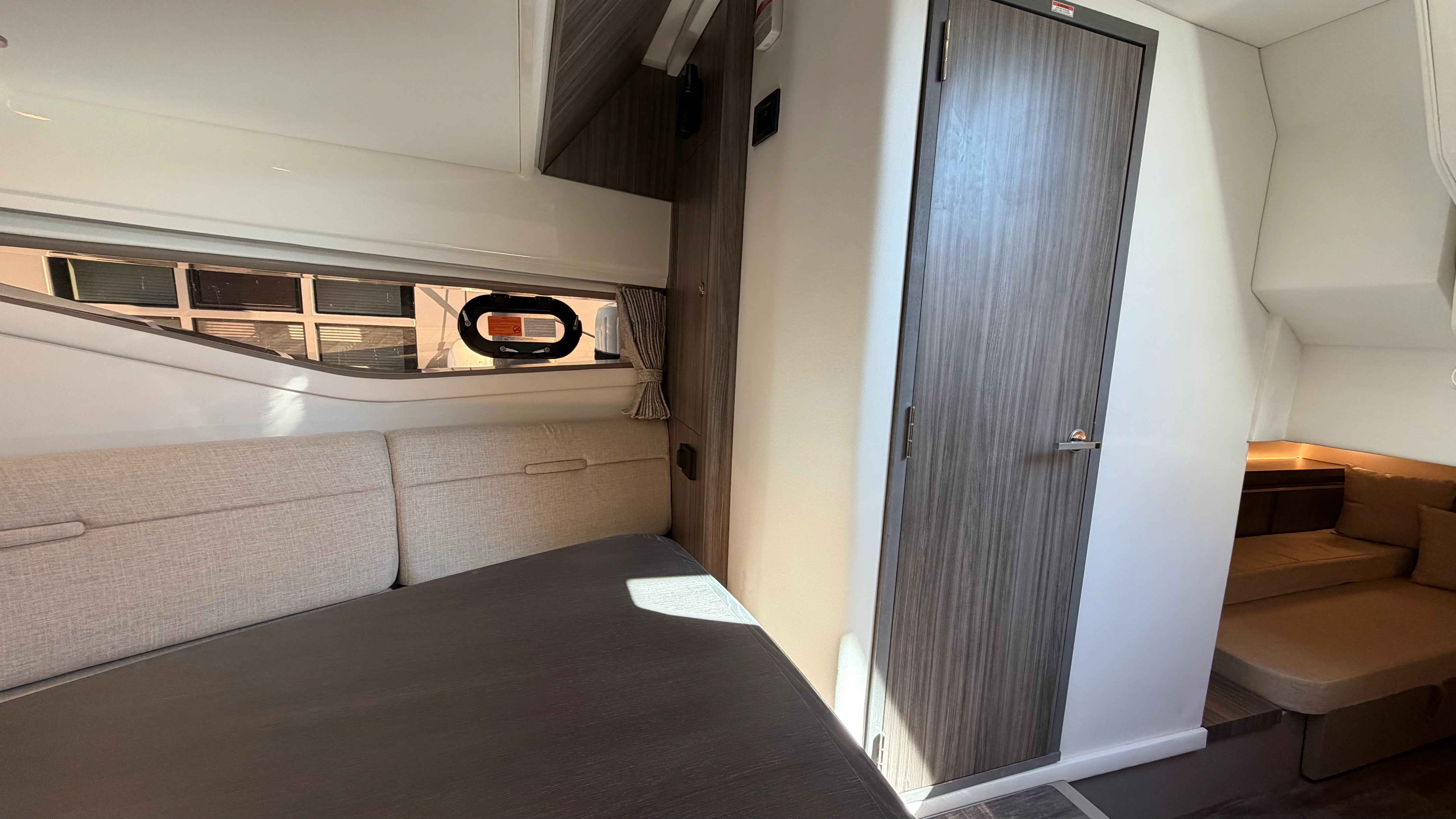 2026 Sea Ray Sundancer 320 Outboard Image Thumbnail #44