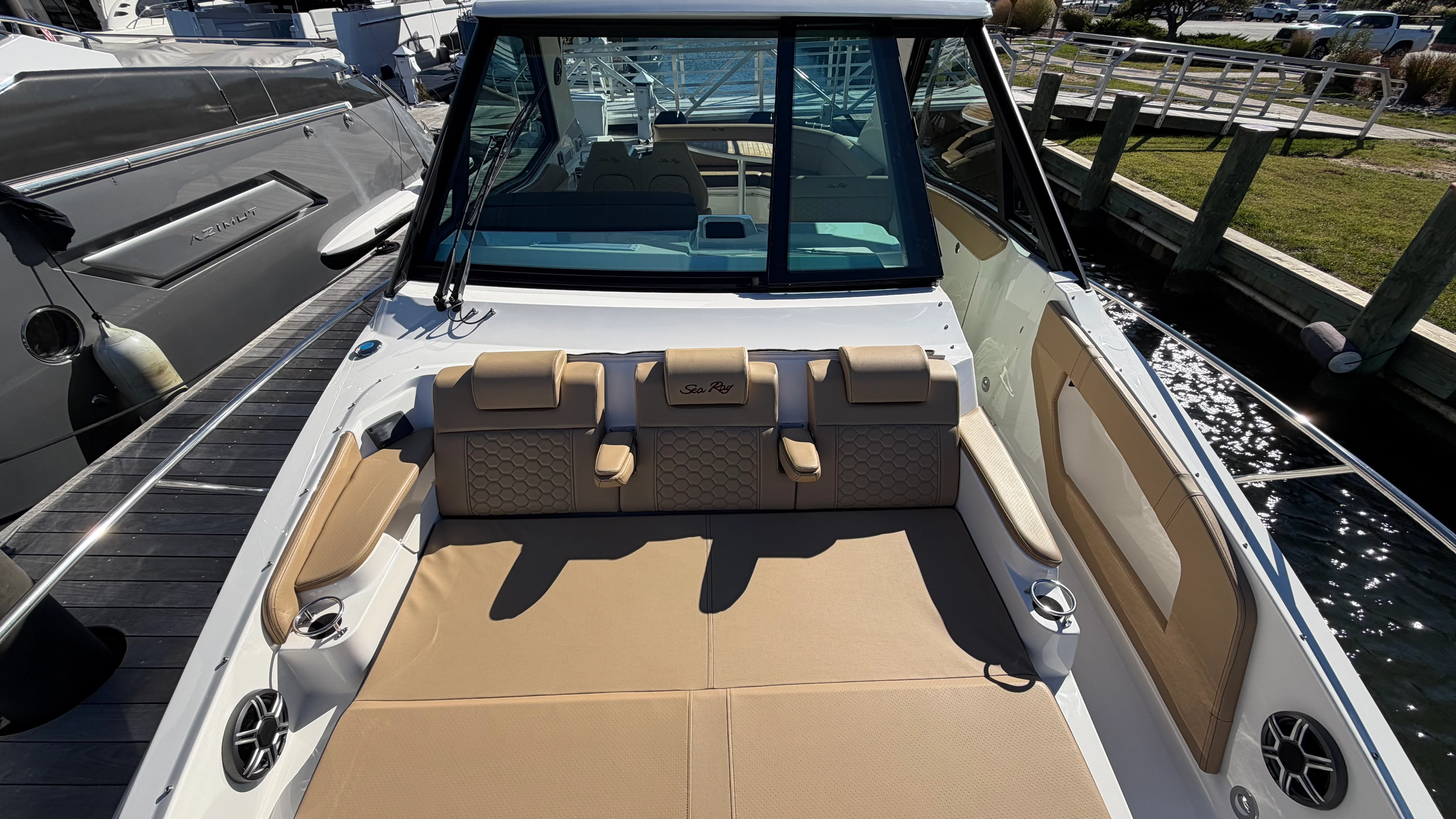 2026 Sea Ray Sundancer 320 Outboard Image Thumbnail #33