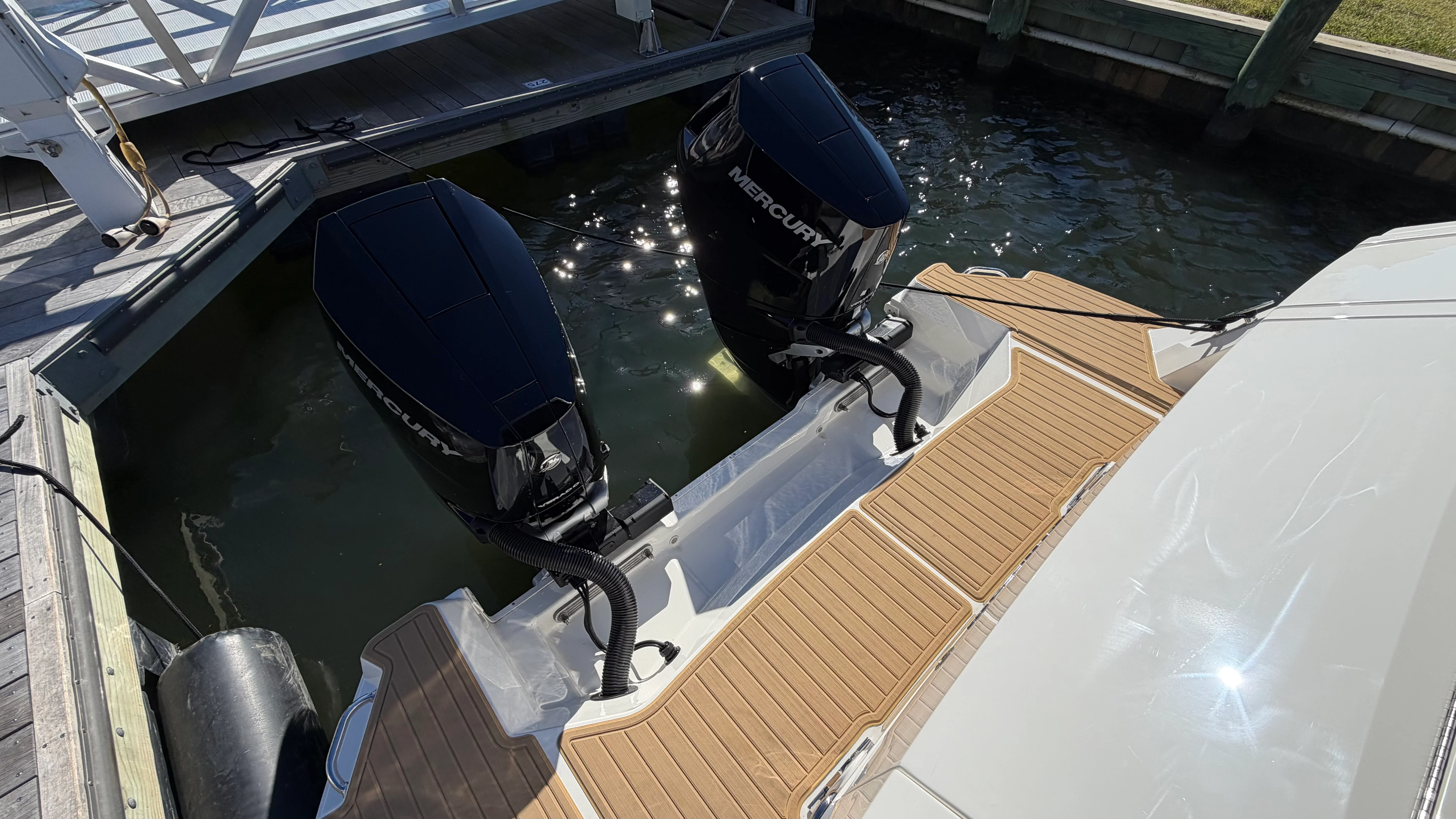 2026 Sea Ray Sundancer 320 Outboard Image Thumbnail #9