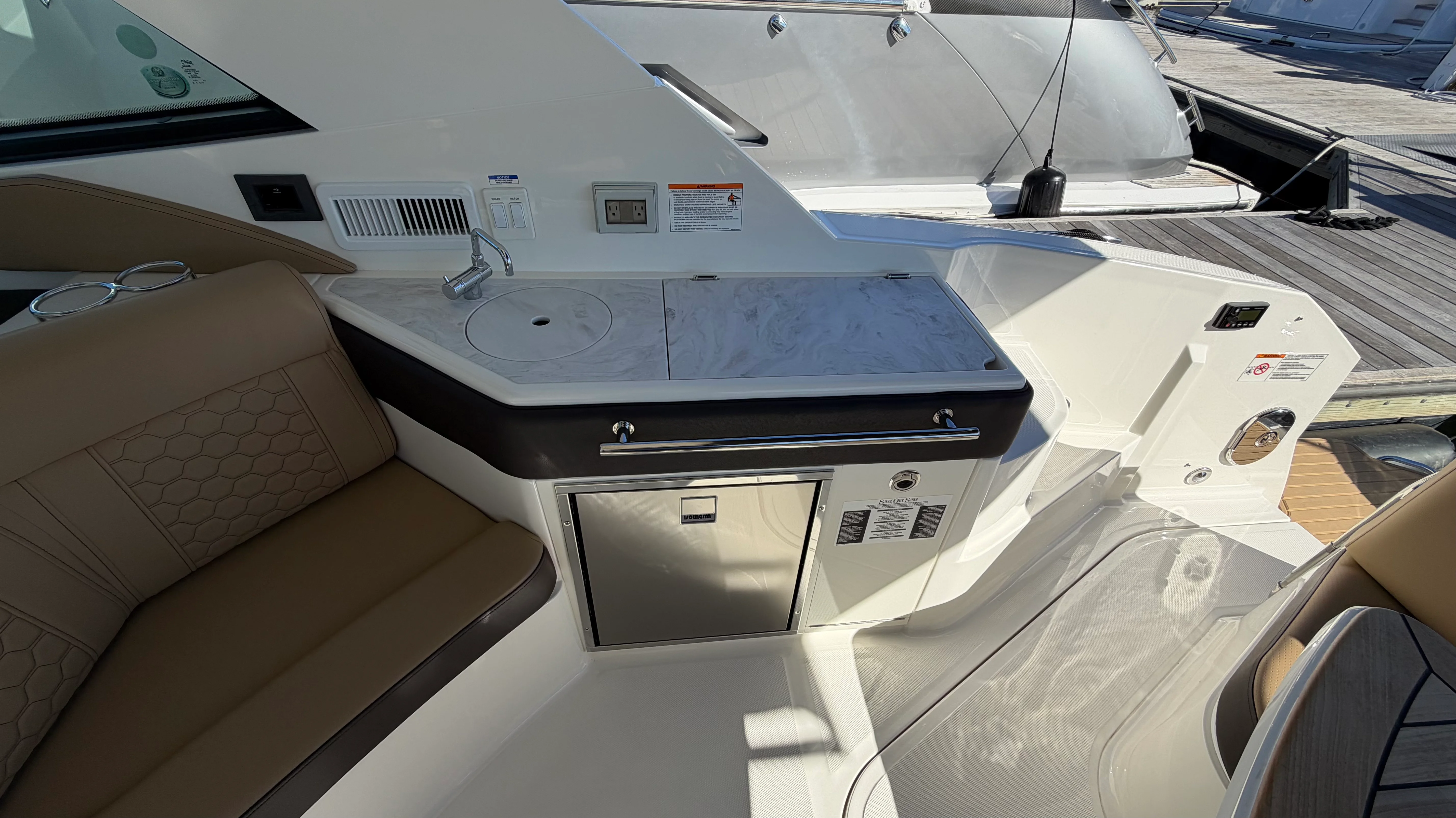 2026 Sea Ray Sundancer 320 Outboard Image Thumbnail #14