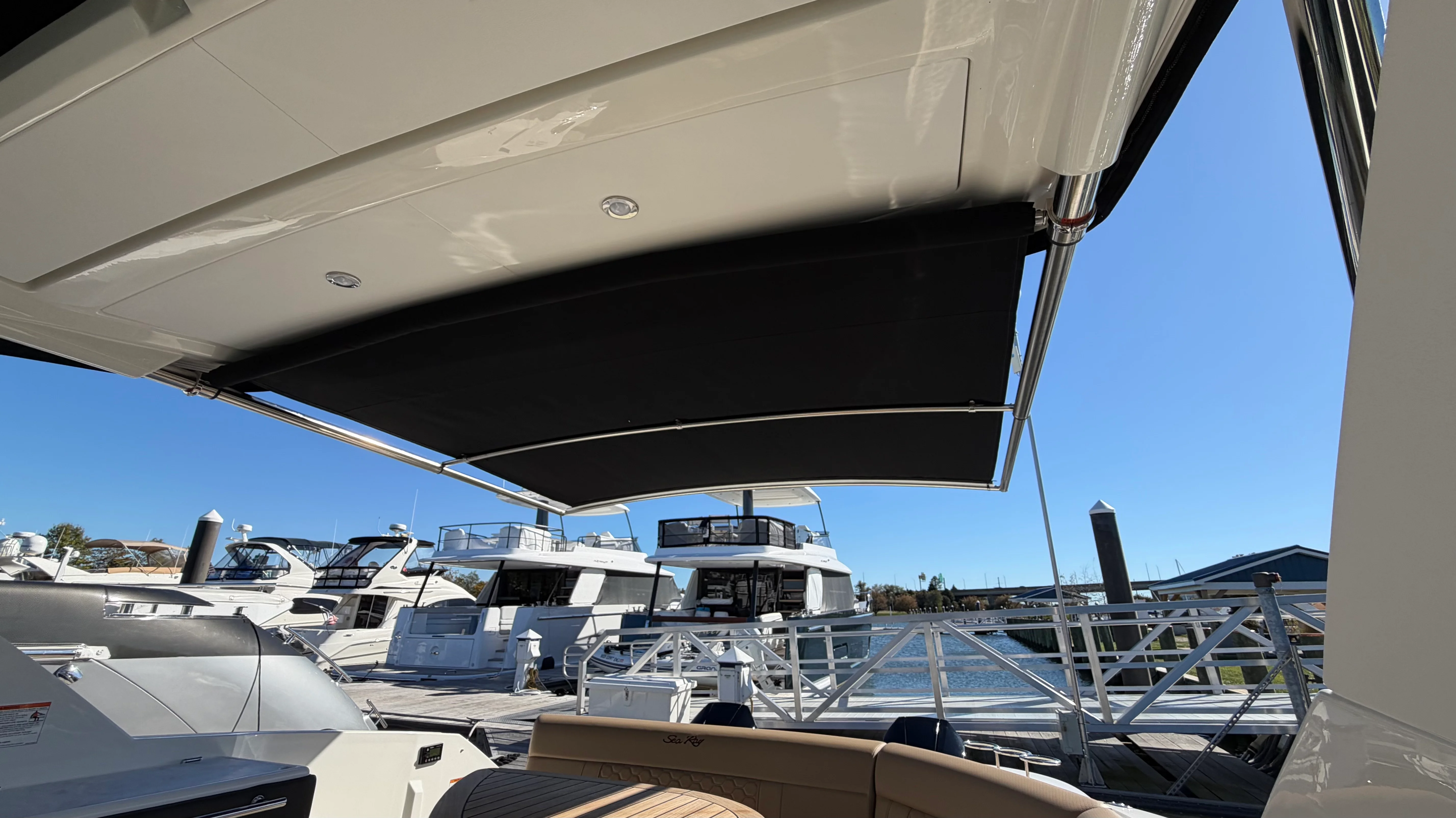 2026 Sea Ray Sundancer 320 Outboard Image Thumbnail #18