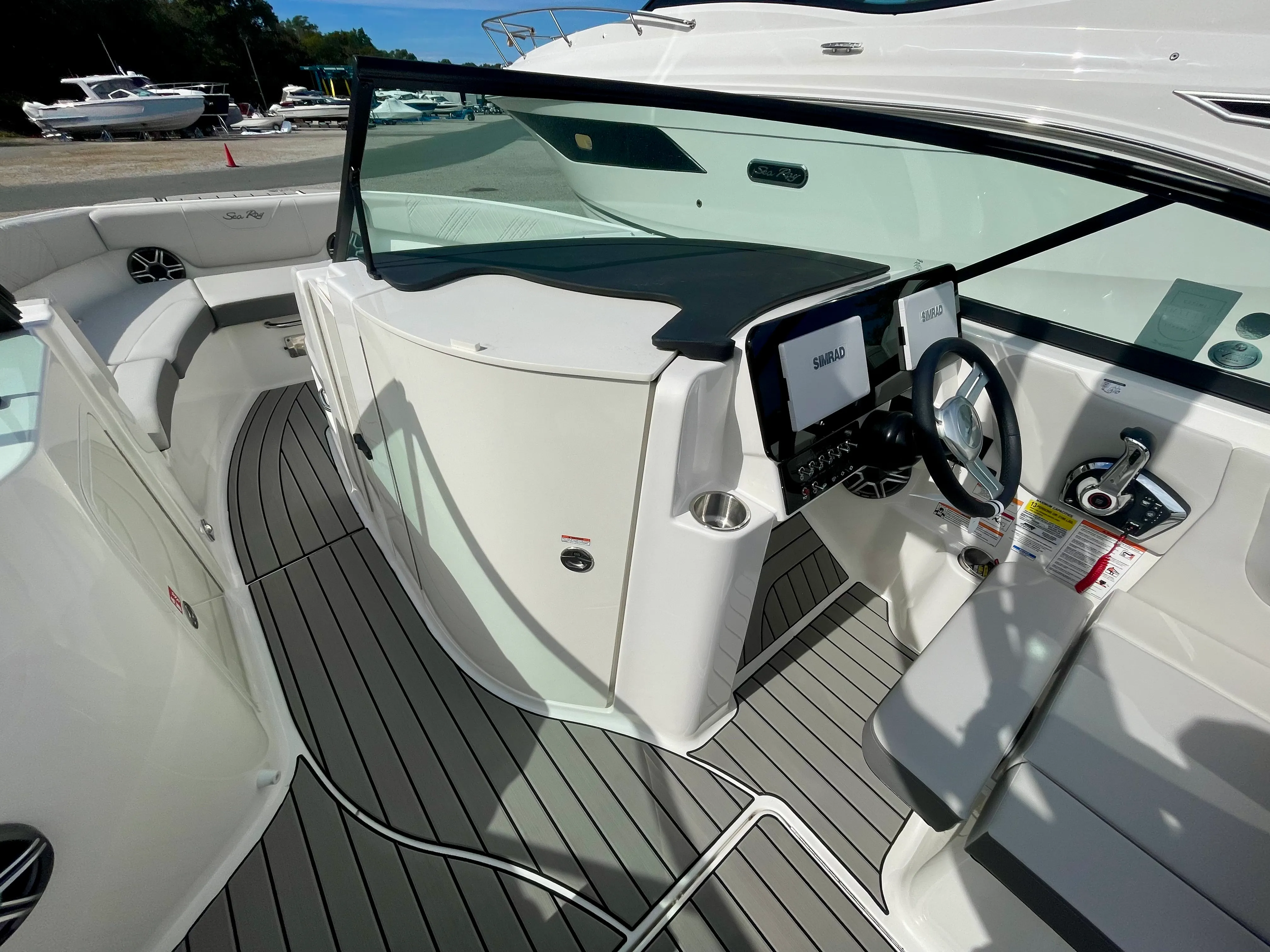 2026 Sea Ray SDX 230 Outboard Image Thumbnail #14