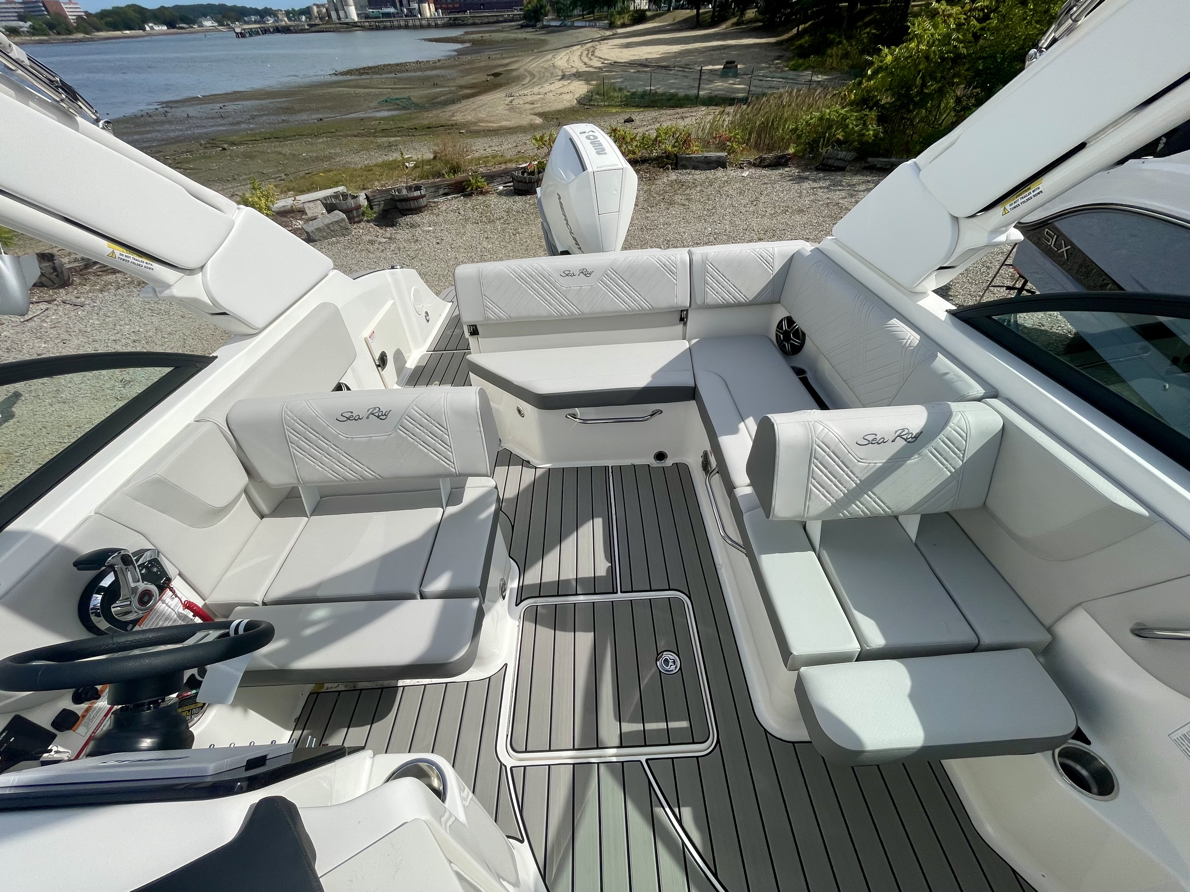 2026 Sea Ray SDX 230 Outboard Image Thumbnail #13