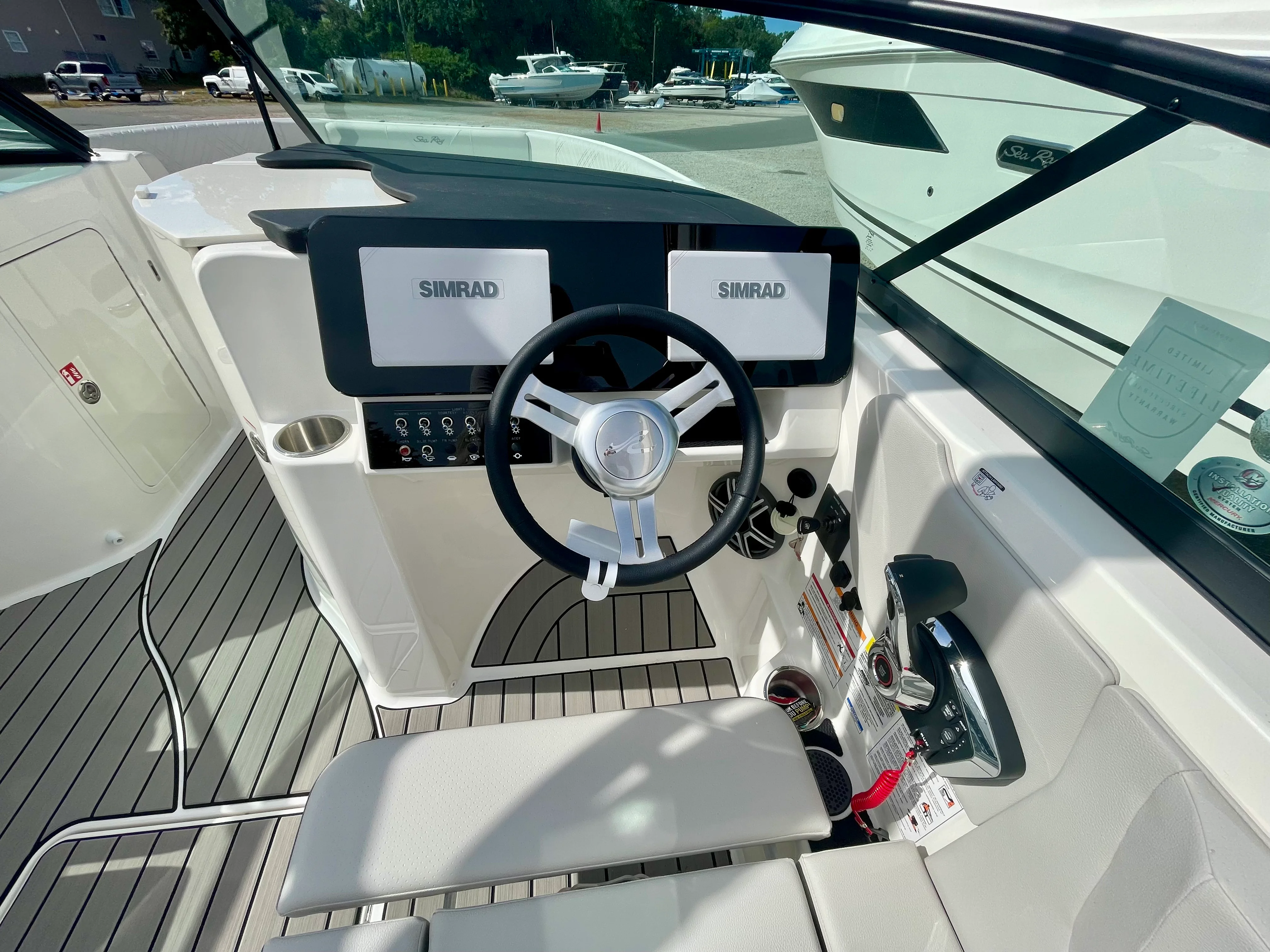 2026 Sea Ray SDX 230 Outboard Image Thumbnail #10