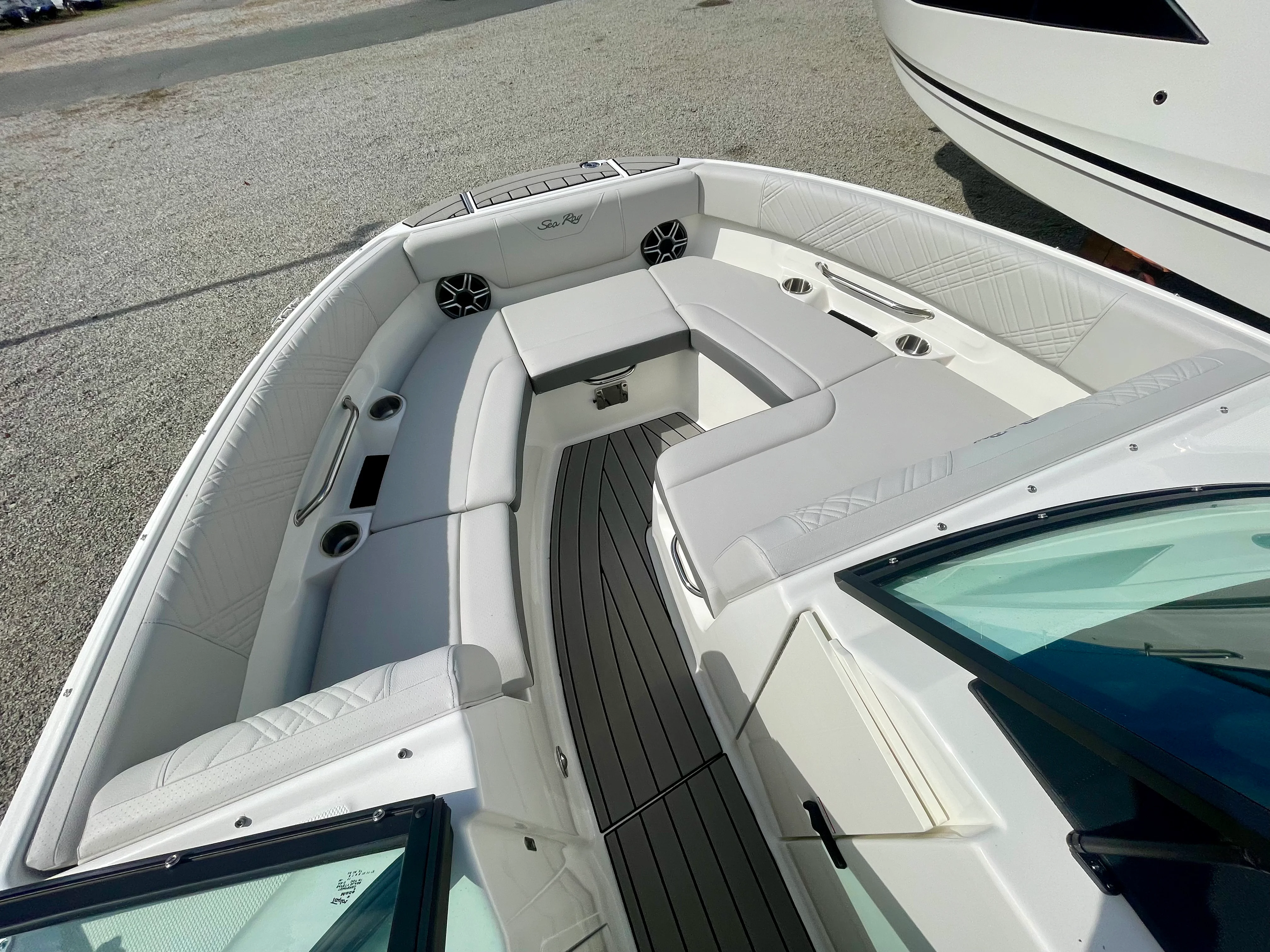 2026 Sea Ray SDX 230 Outboard Image Thumbnail #16