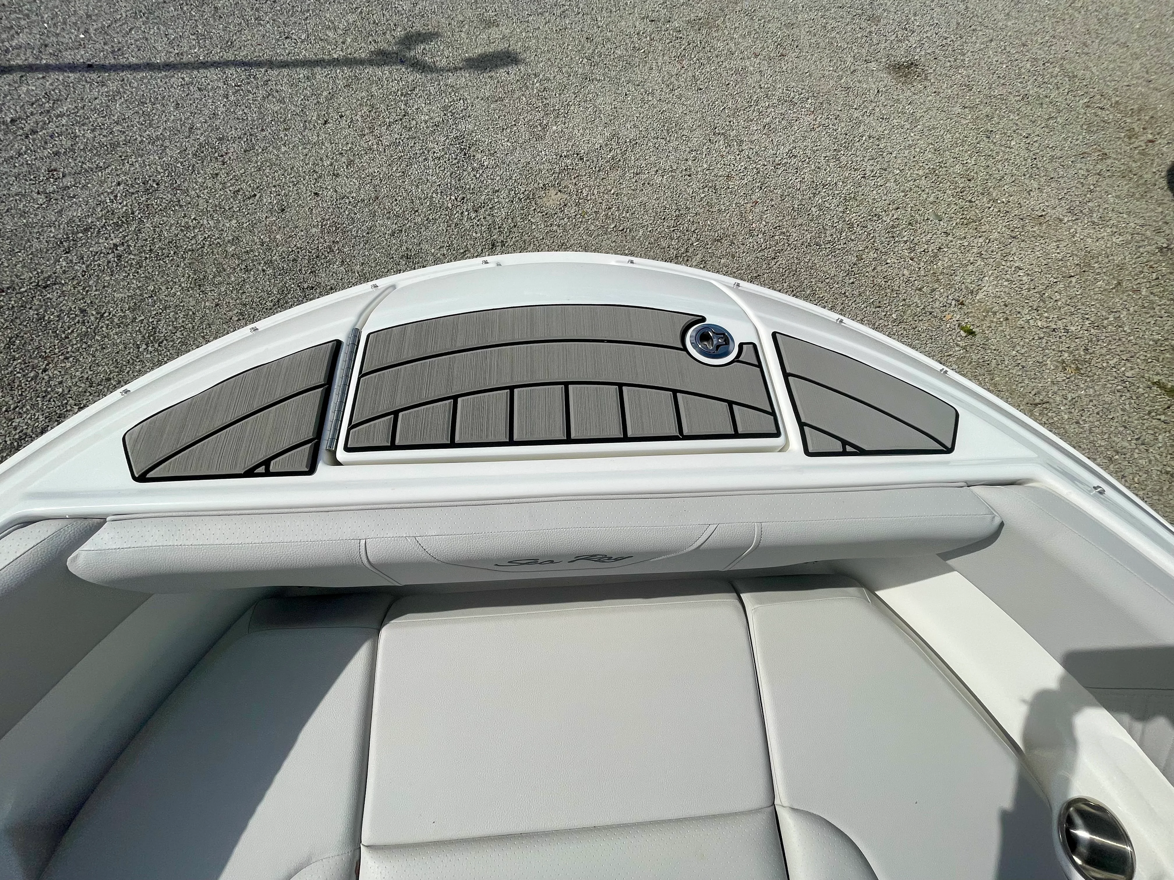 2026 Sea Ray SDX 230 Outboard Image Thumbnail #17