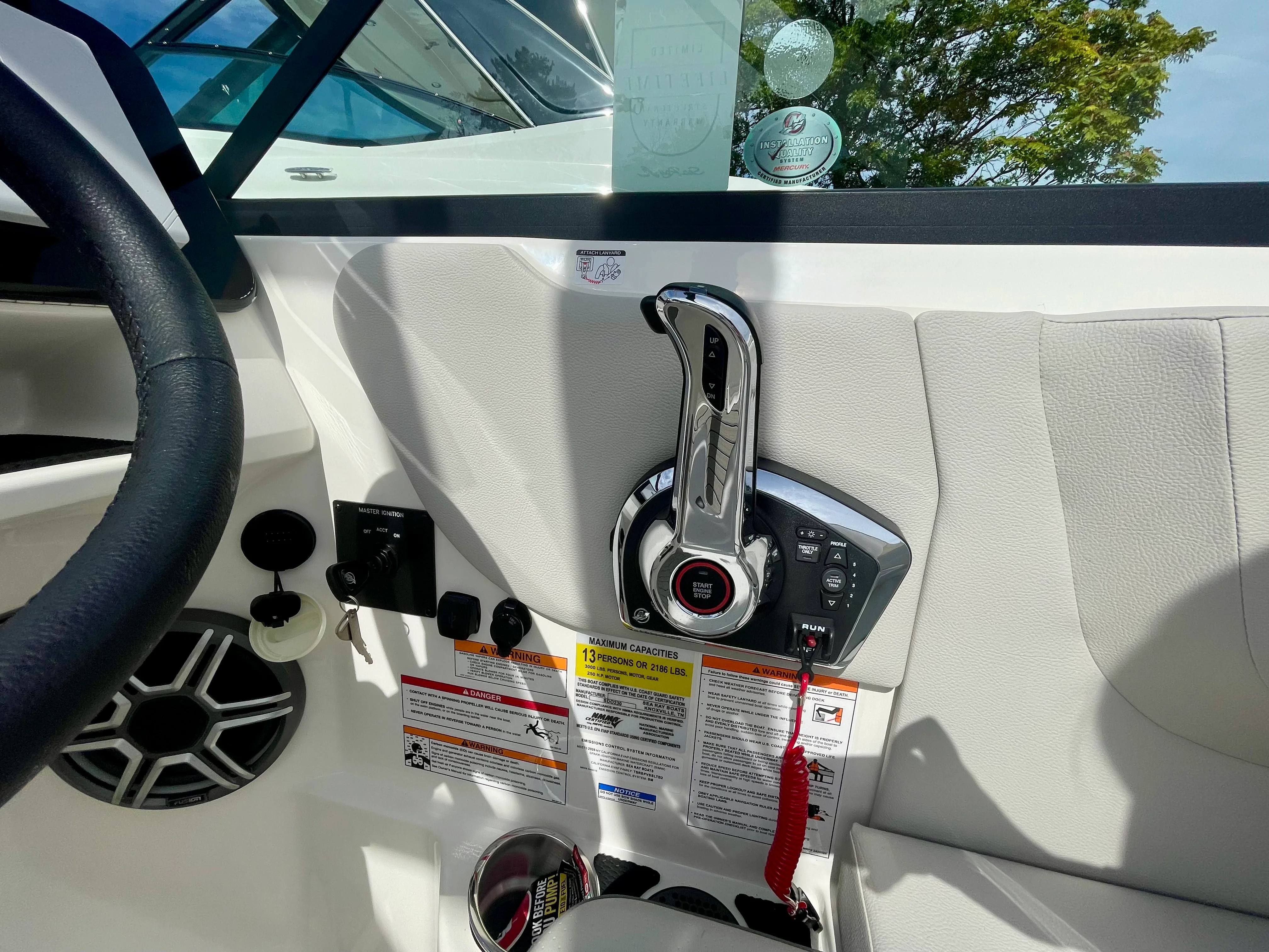 2026 Sea Ray SDX 230 Outboard Image Thumbnail #11