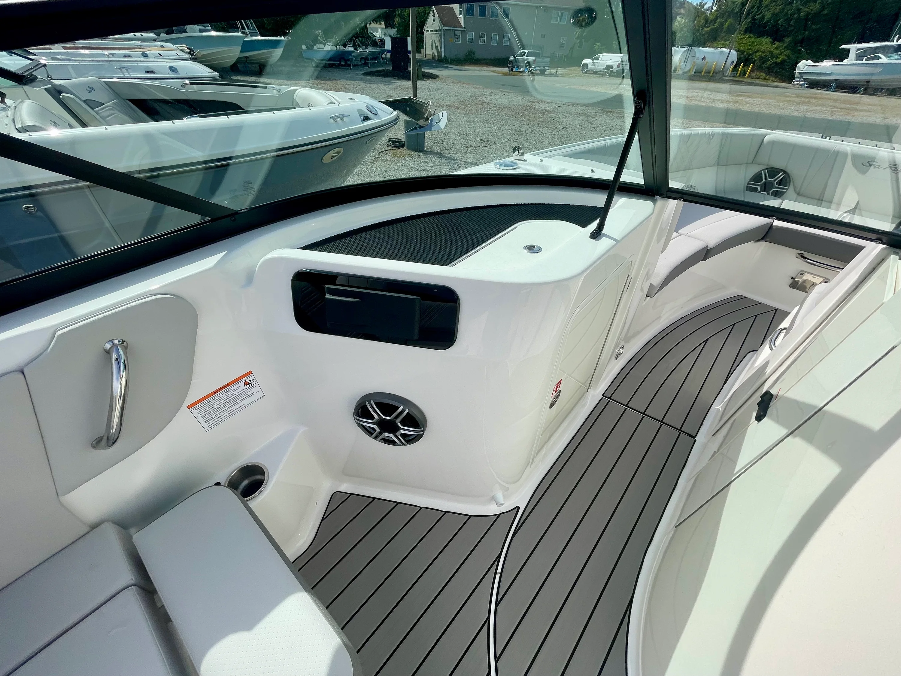 2026 Sea Ray SDX 230 Outboard Image Thumbnail #12