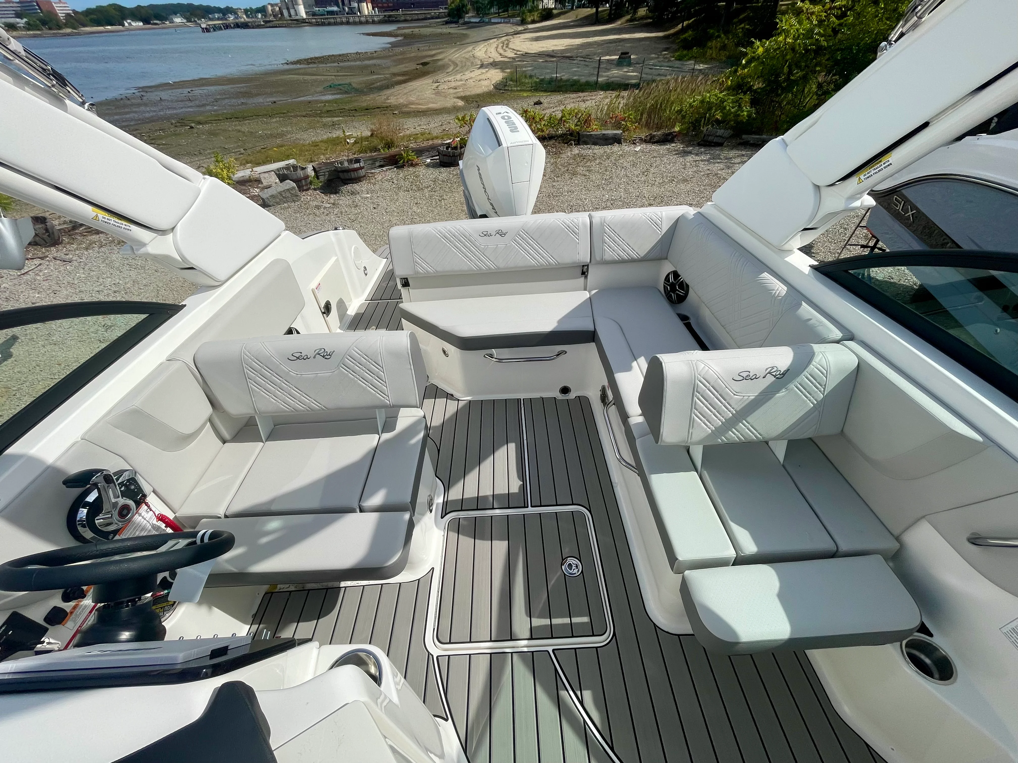 2026 Sea Ray SDX 230 Outboard Image Thumbnail #13