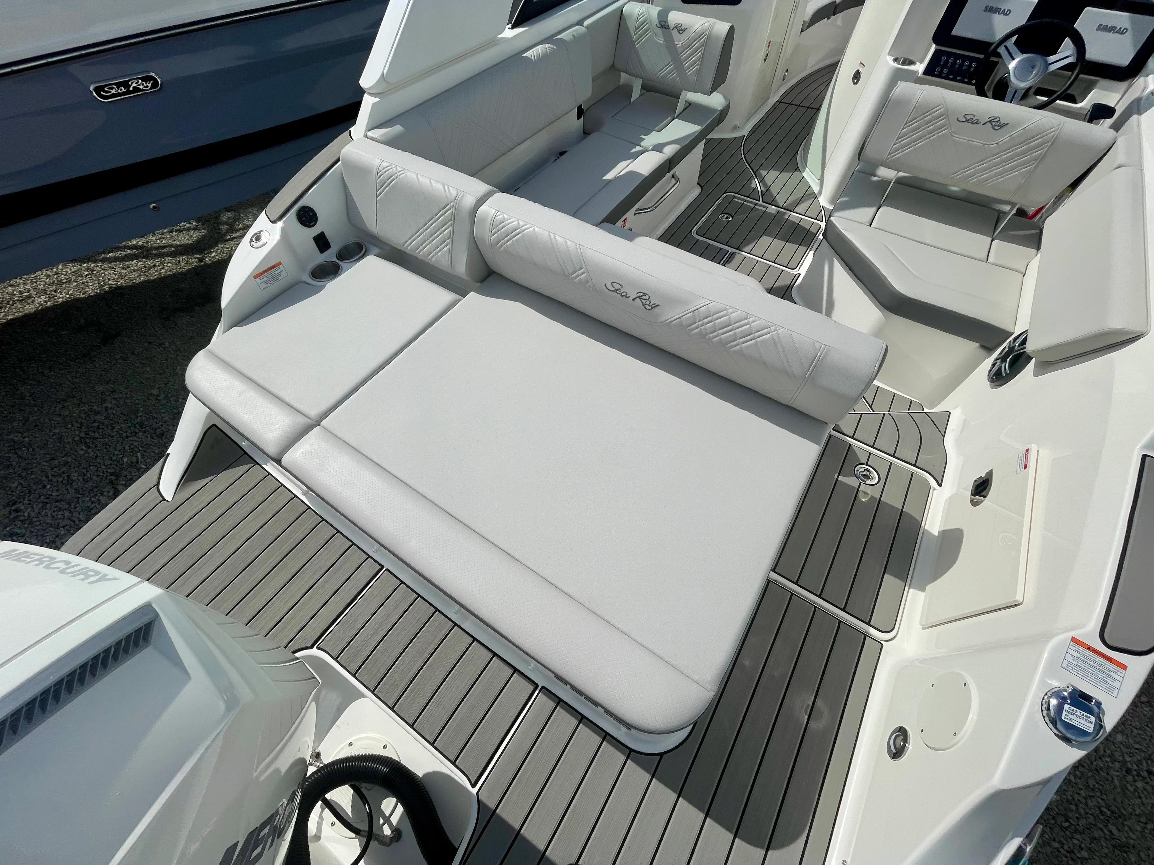 2026 Sea Ray SDX 230 Outboard Image Thumbnail #4