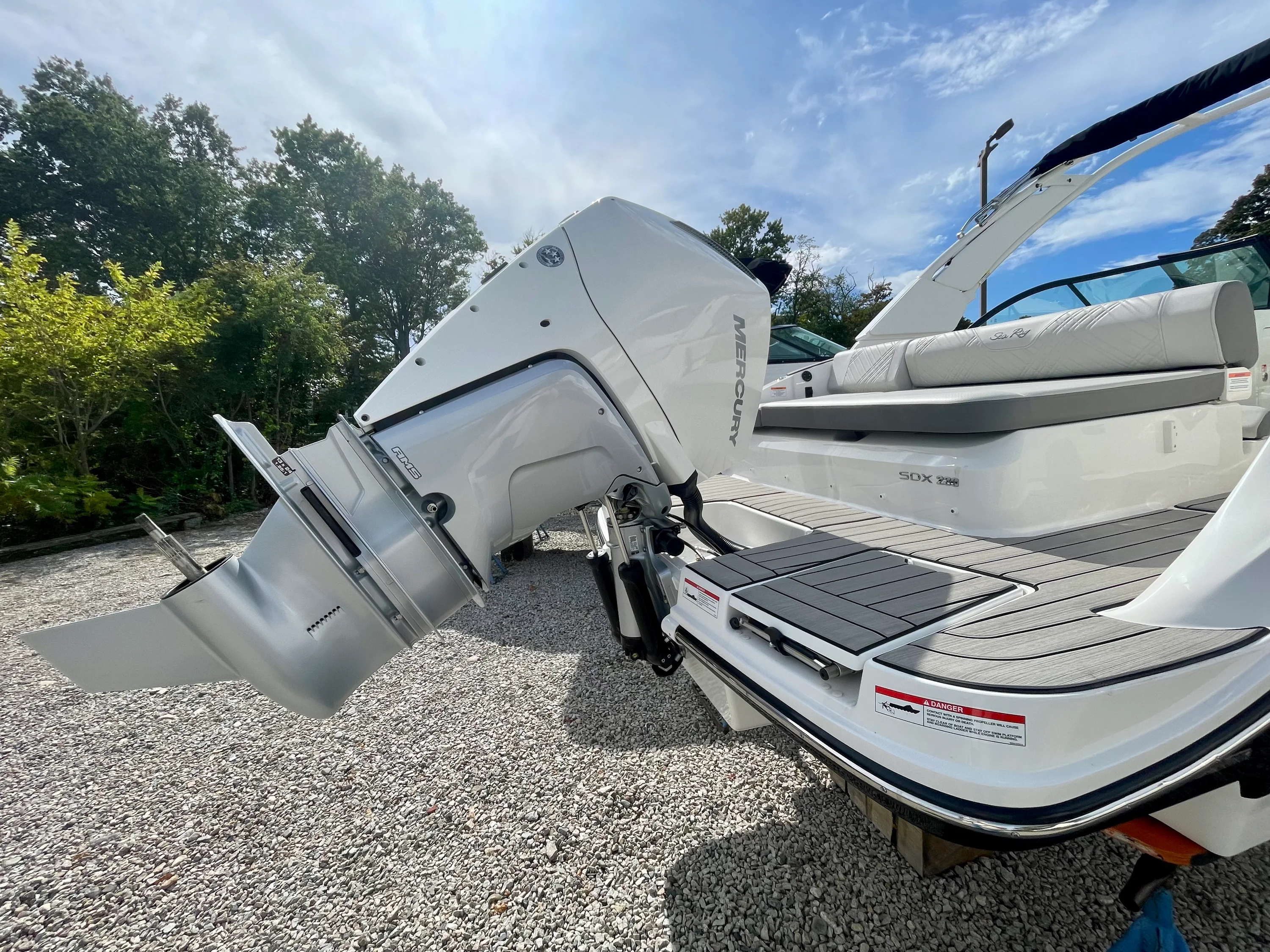 2026 Sea Ray SDX 230 Outboard Image Thumbnail #3