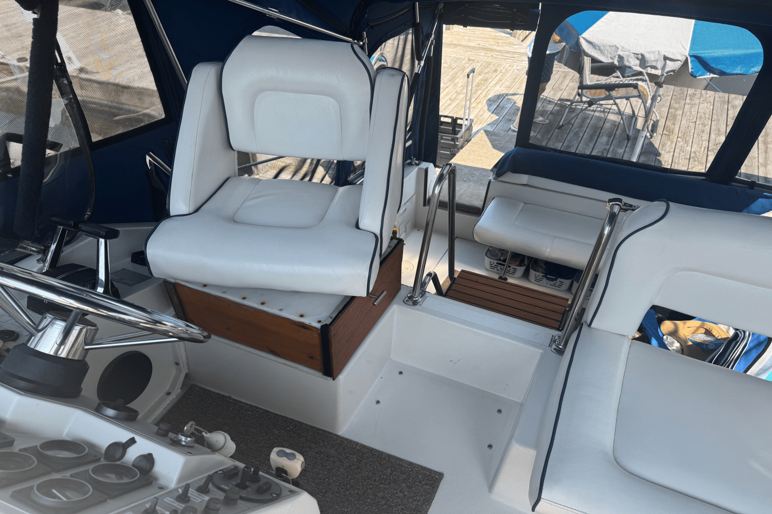 1989 Carver Yachts 27 SANTEGO Image Thumbnail #4