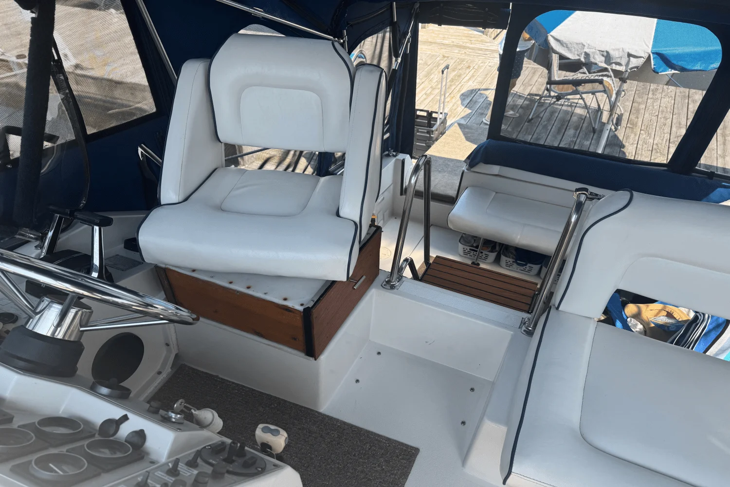 1989 Carver Yachts 27 SANTEGO Image Thumbnail #4