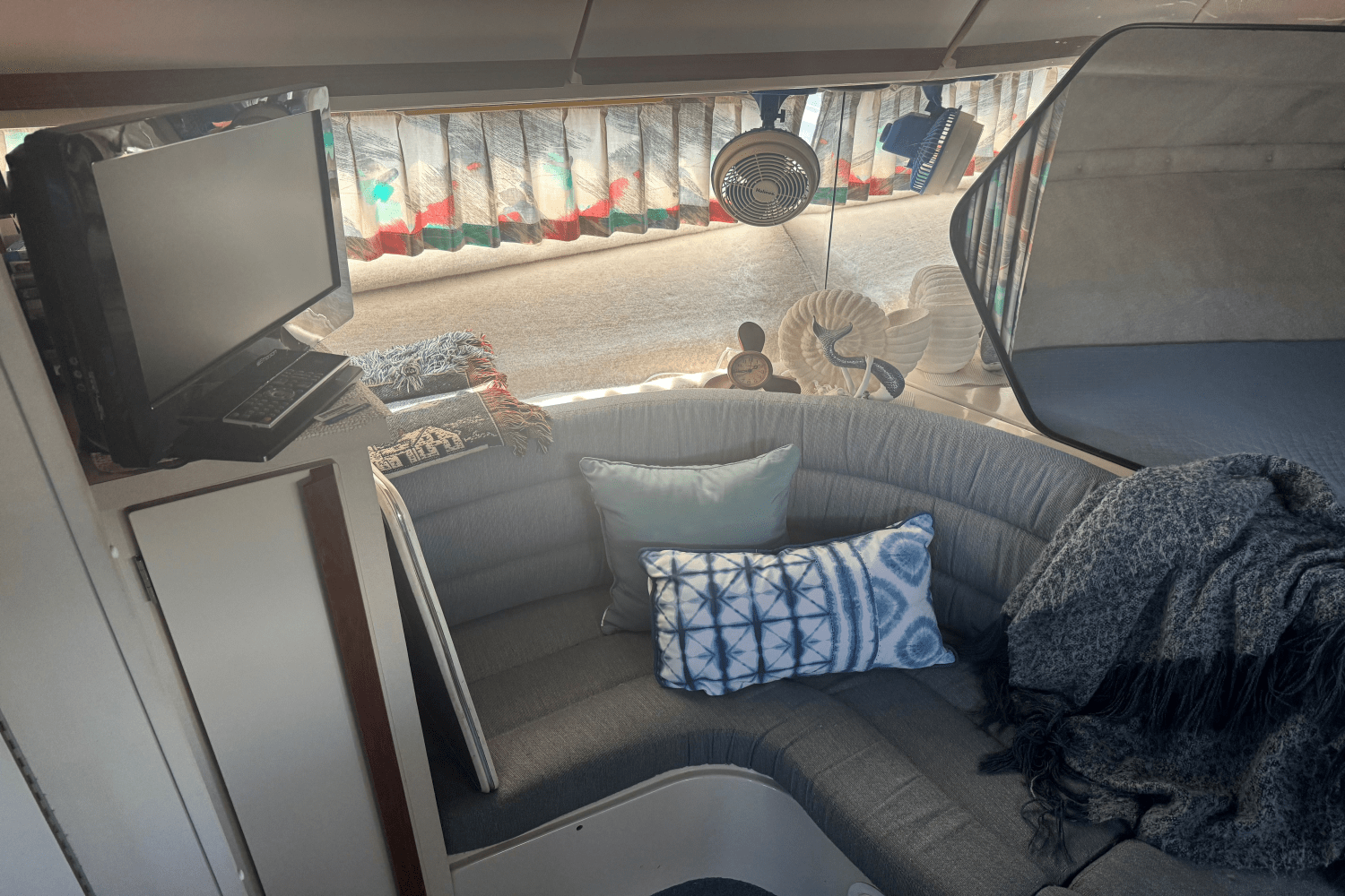 1989 Carver Yachts 27 SANTEGO Image Thumbnail #12