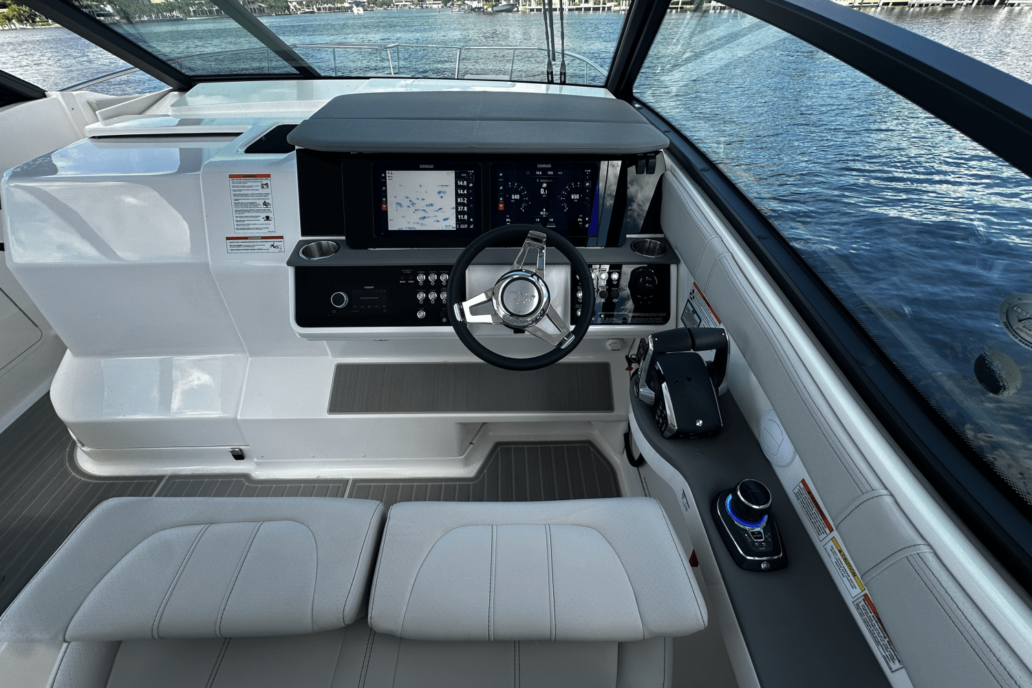 2026 Sea Ray Sundancer 320 Outboard Image Thumbnail #35