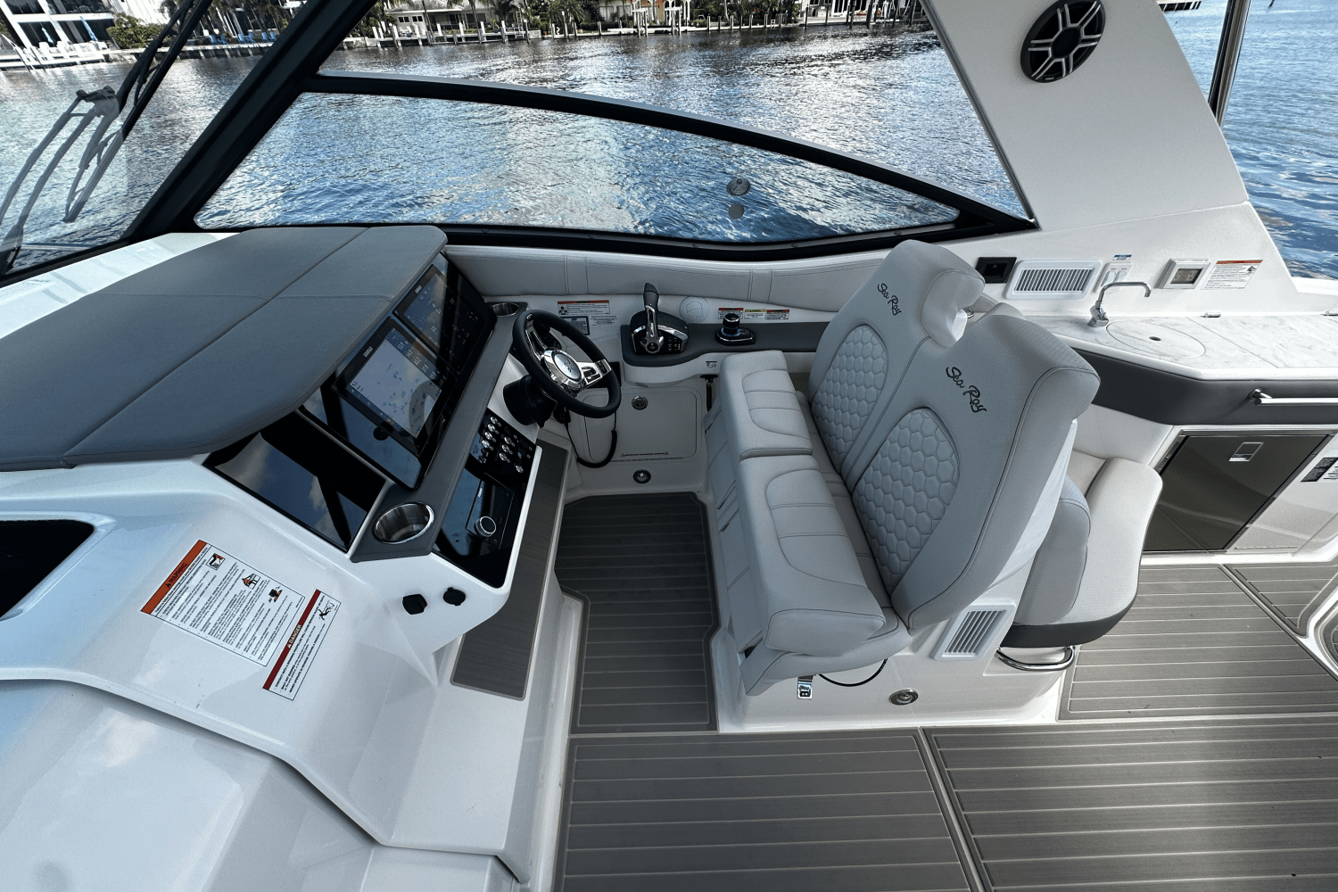 2026 Sea Ray Sundancer 320 Outboard Image Thumbnail #36