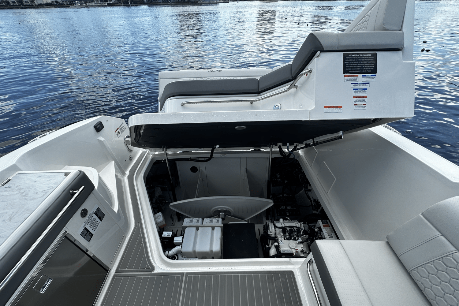 2026 Sea Ray Sundancer 320 Outboard Image Thumbnail #51