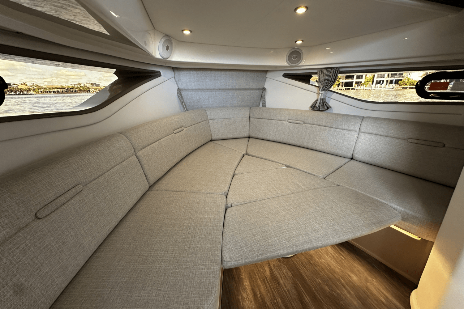 2026 Sea Ray Sundancer 320 Outboard Image Thumbnail #45