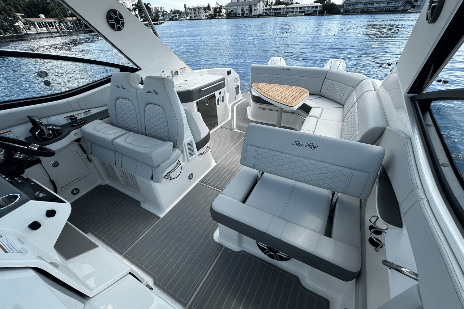 2026 Sea Ray Sundancer 320 Outboard Image Thumbnail #34