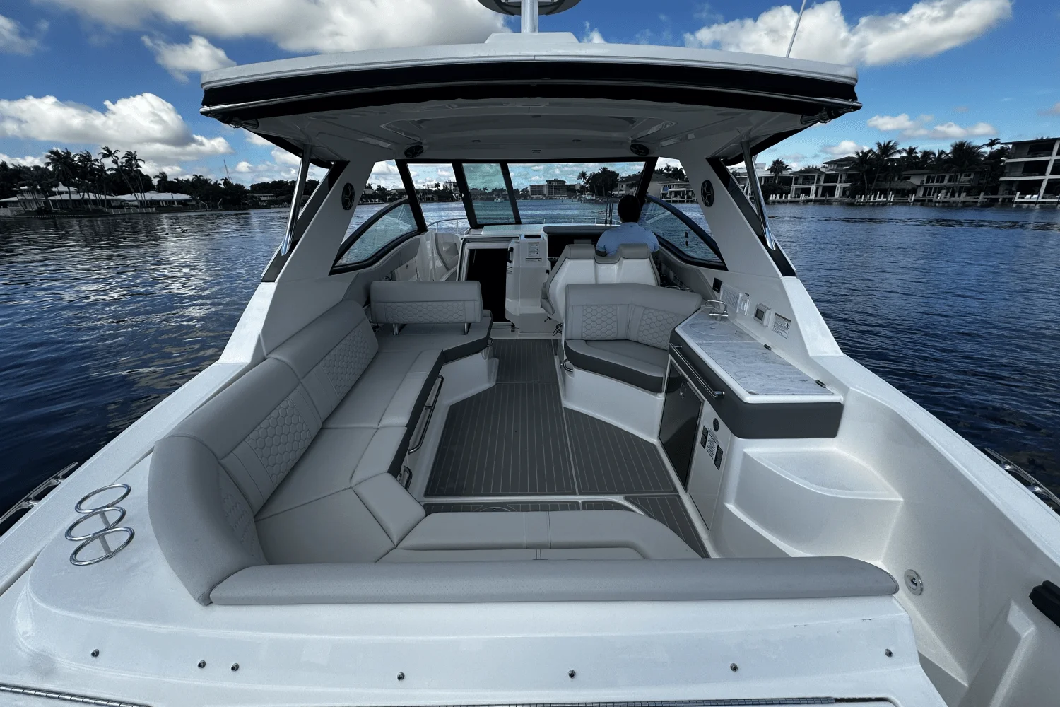 2026 Sea Ray Sundancer 320 Outboard Image Thumbnail #23