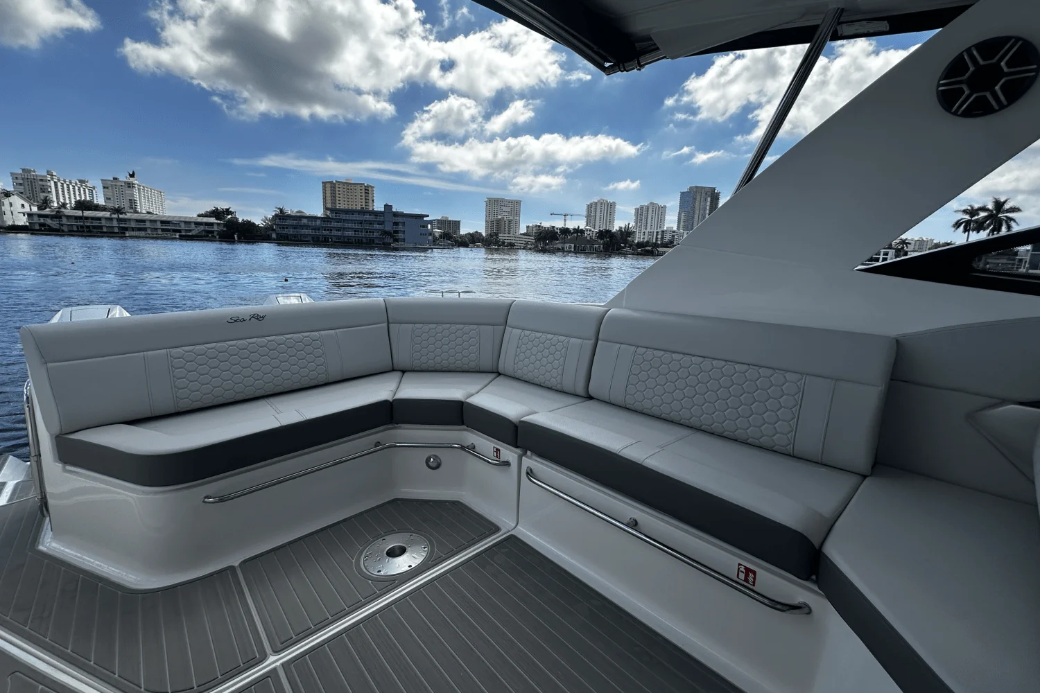 2026 Sea Ray Sundancer 320 Outboard Image Thumbnail #25