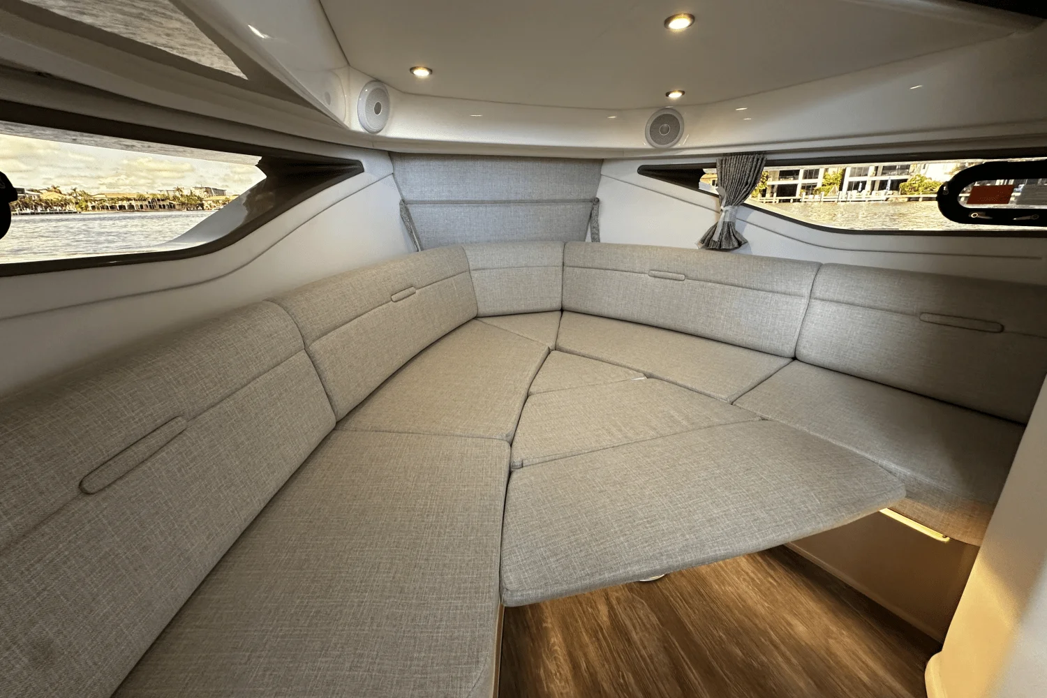 2026 Sea Ray Sundancer 320 Outboard Image Thumbnail #45