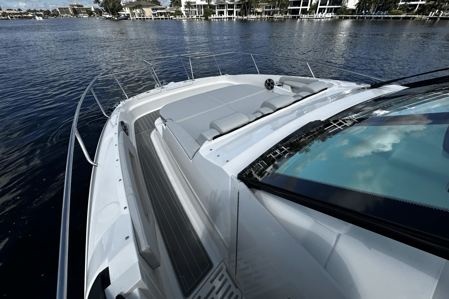 2026 Sea Ray Sundancer 320 Outboard Image Thumbnail #39