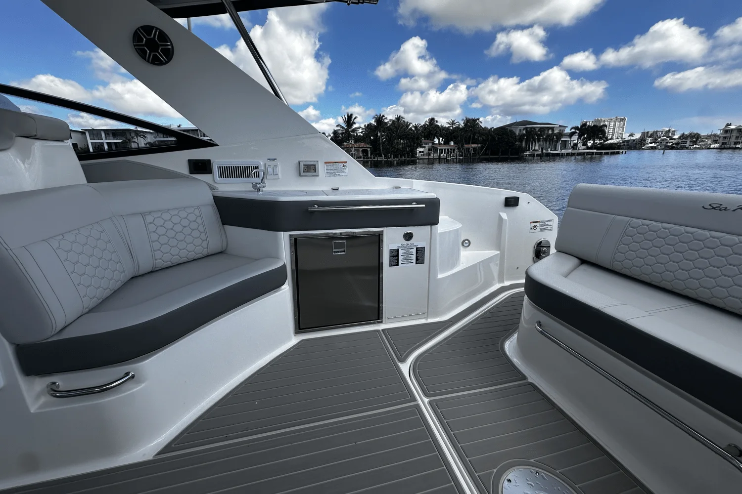 2026 Sea Ray Sundancer 320 Outboard Image Thumbnail #26