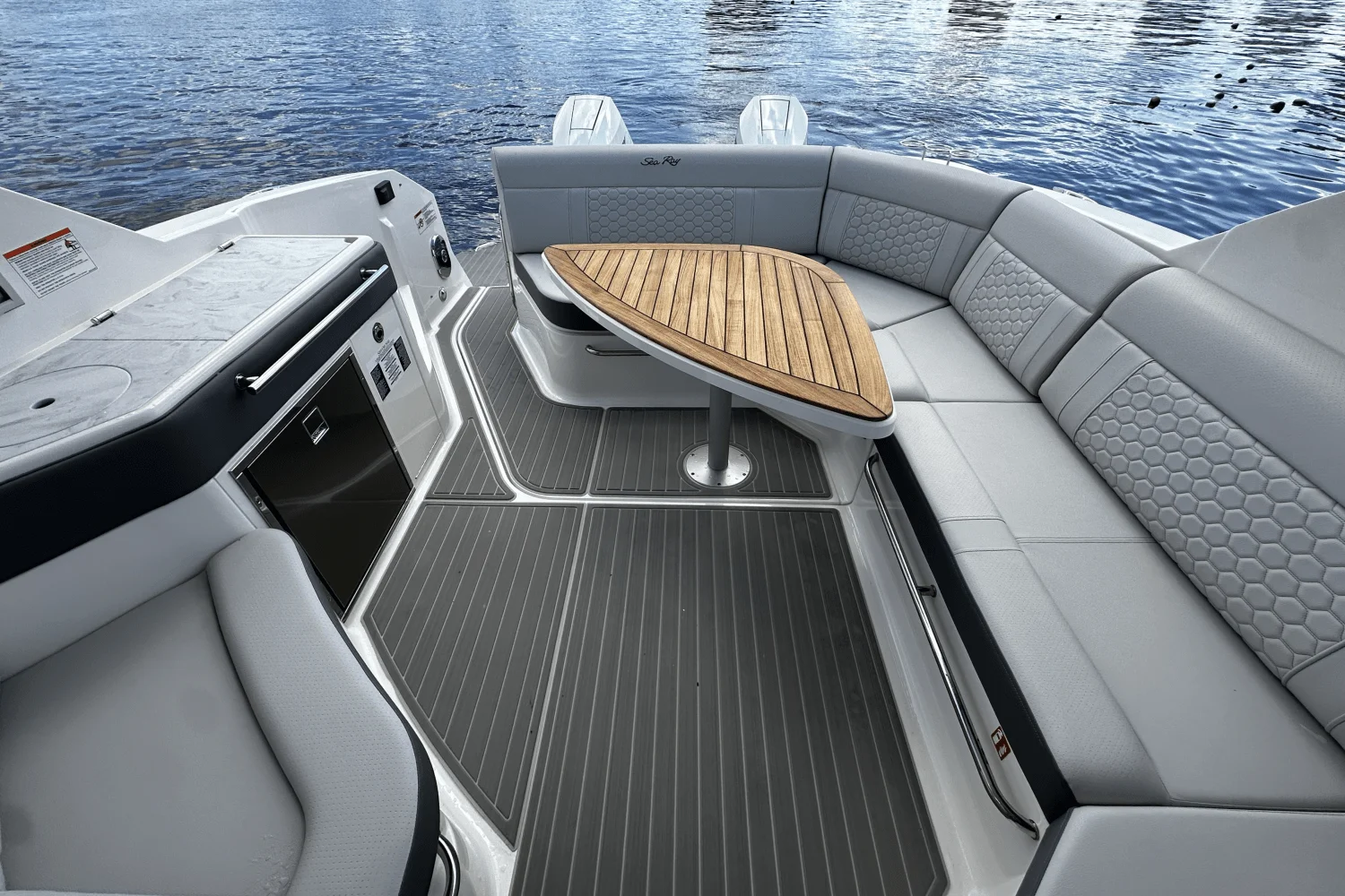 2026 Sea Ray Sundancer 320 Outboard Image Thumbnail #29