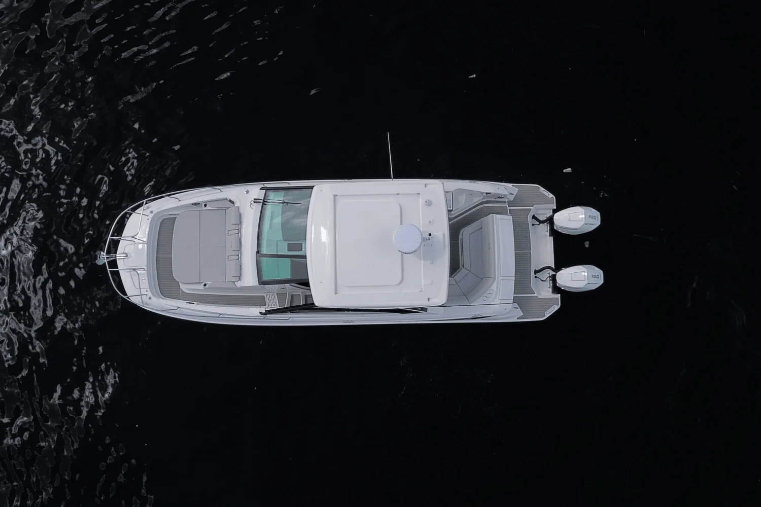 2026 Sea Ray Sundancer 320 Outboard Image Thumbnail #17