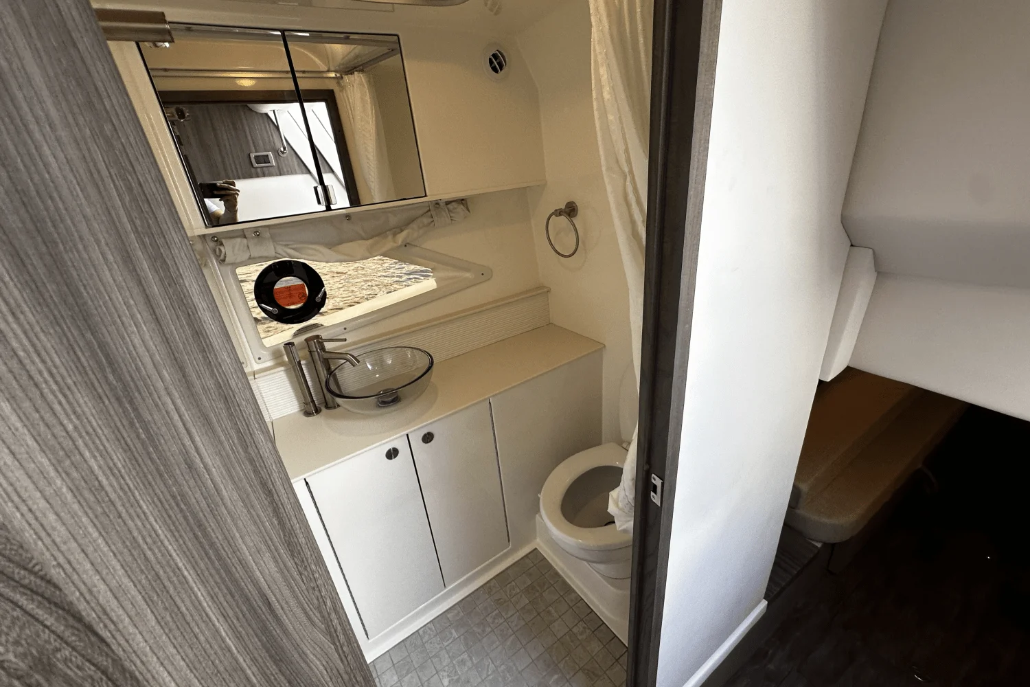 2026 Sea Ray Sundancer 320 Outboard Image Thumbnail #48