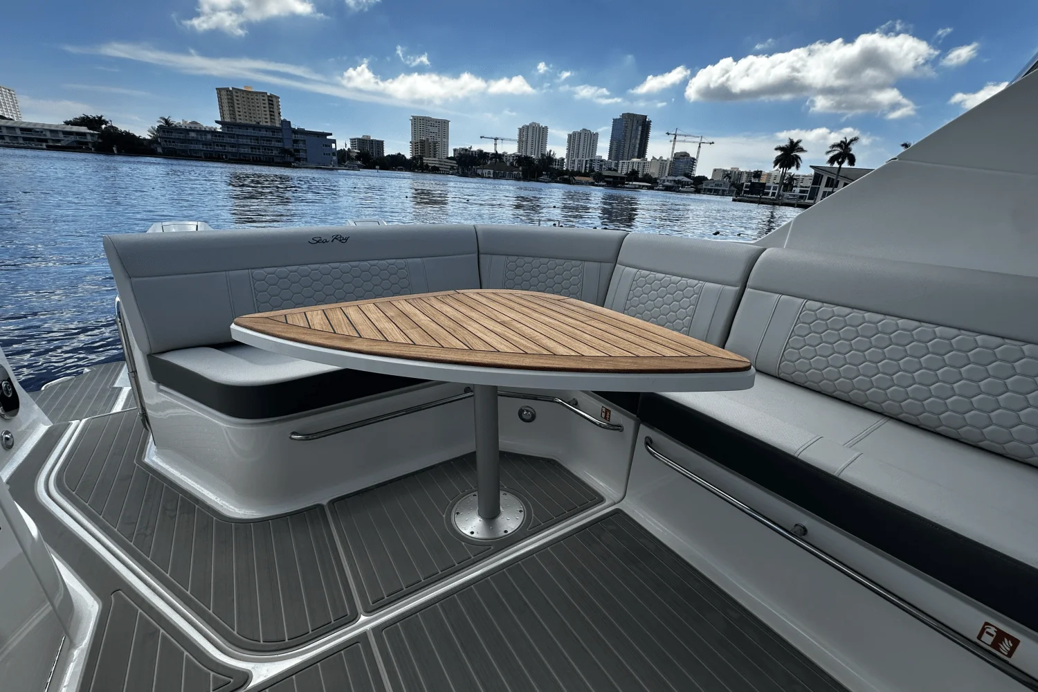 2026 Sea Ray Sundancer 320 Outboard Image Thumbnail #30